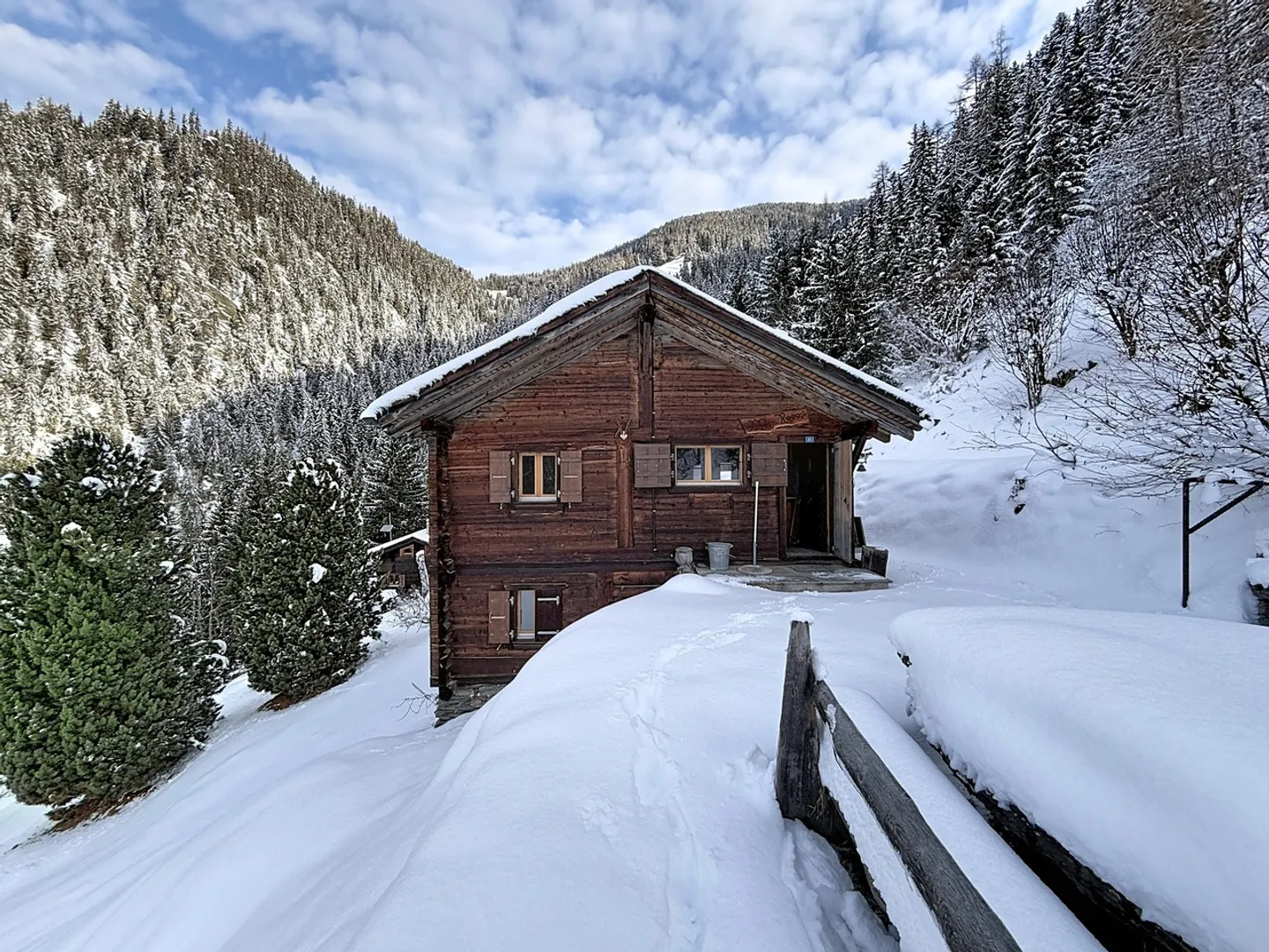 Alpine Sanctuary – Autonomy, Warmth, and Escape Near Verbier - Photo 2 of 12