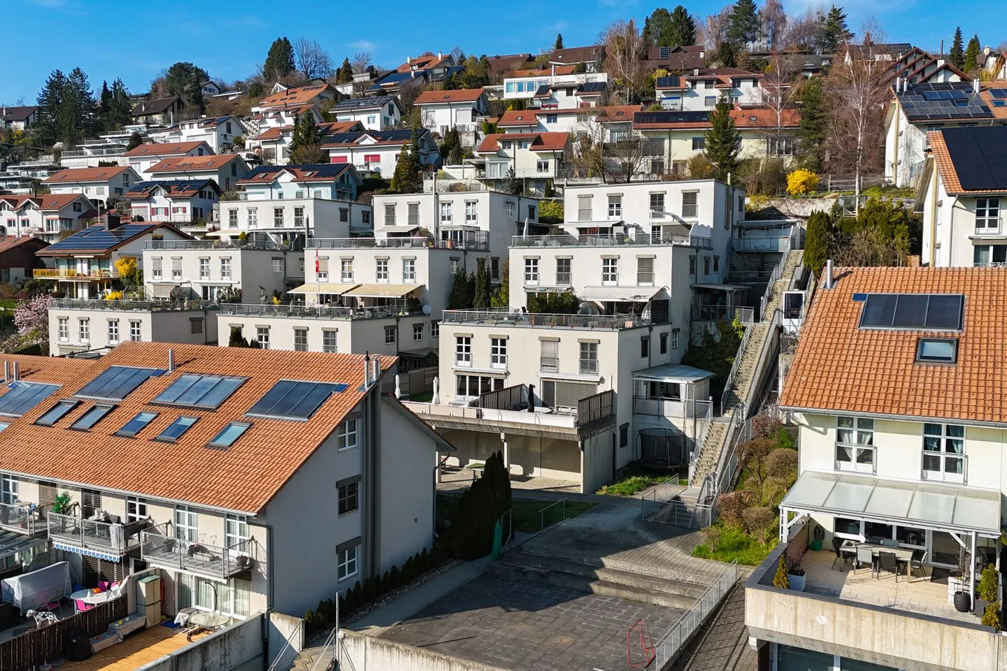 Moderna casa a terrazza di 4,5 stanze con area esterna soleggiata e posto auto. - Foto 25 di 26