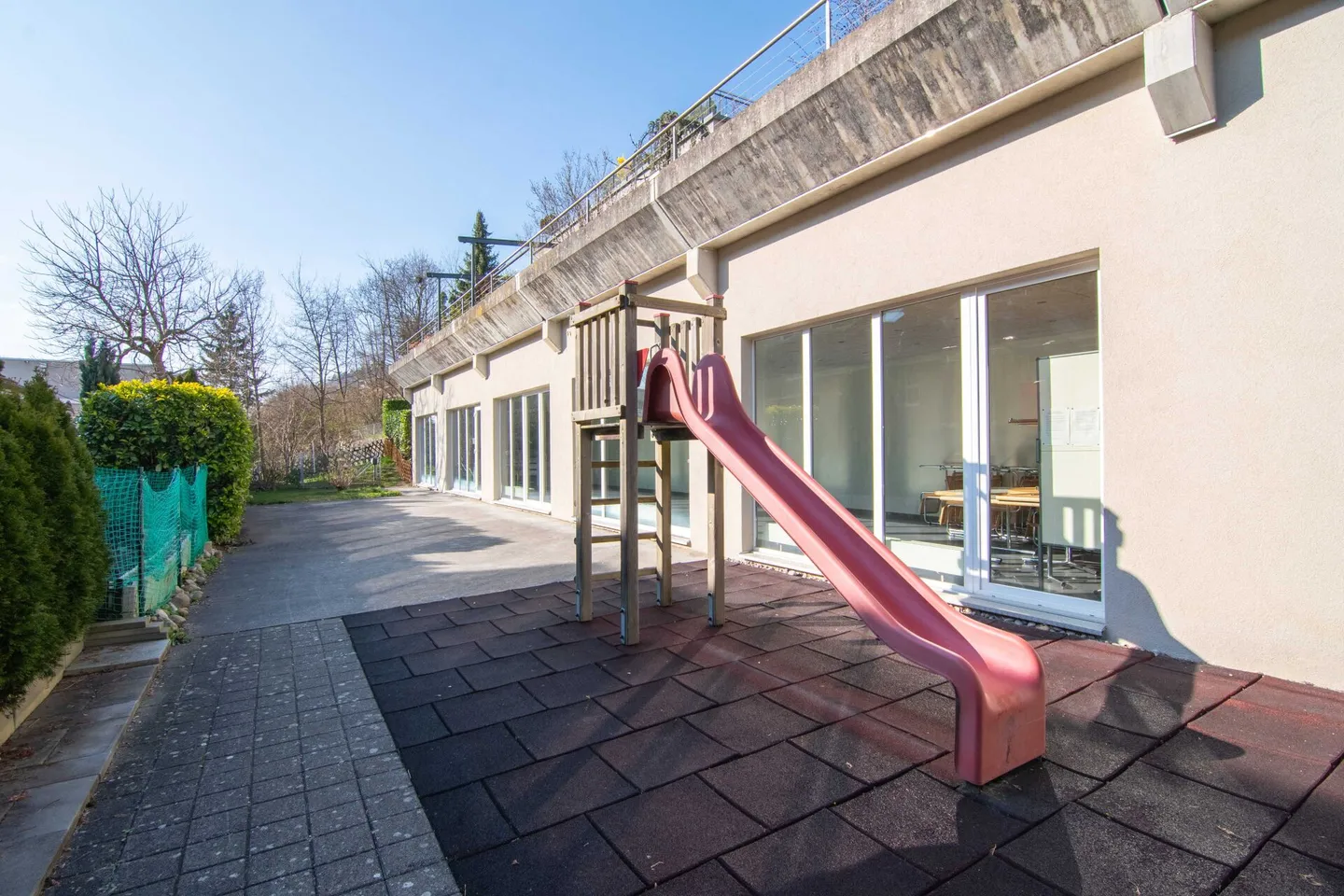 Moderna casa a terrazza di 4,5 stanze con area esterna soleggiata e posto auto. - Foto 23 di 26