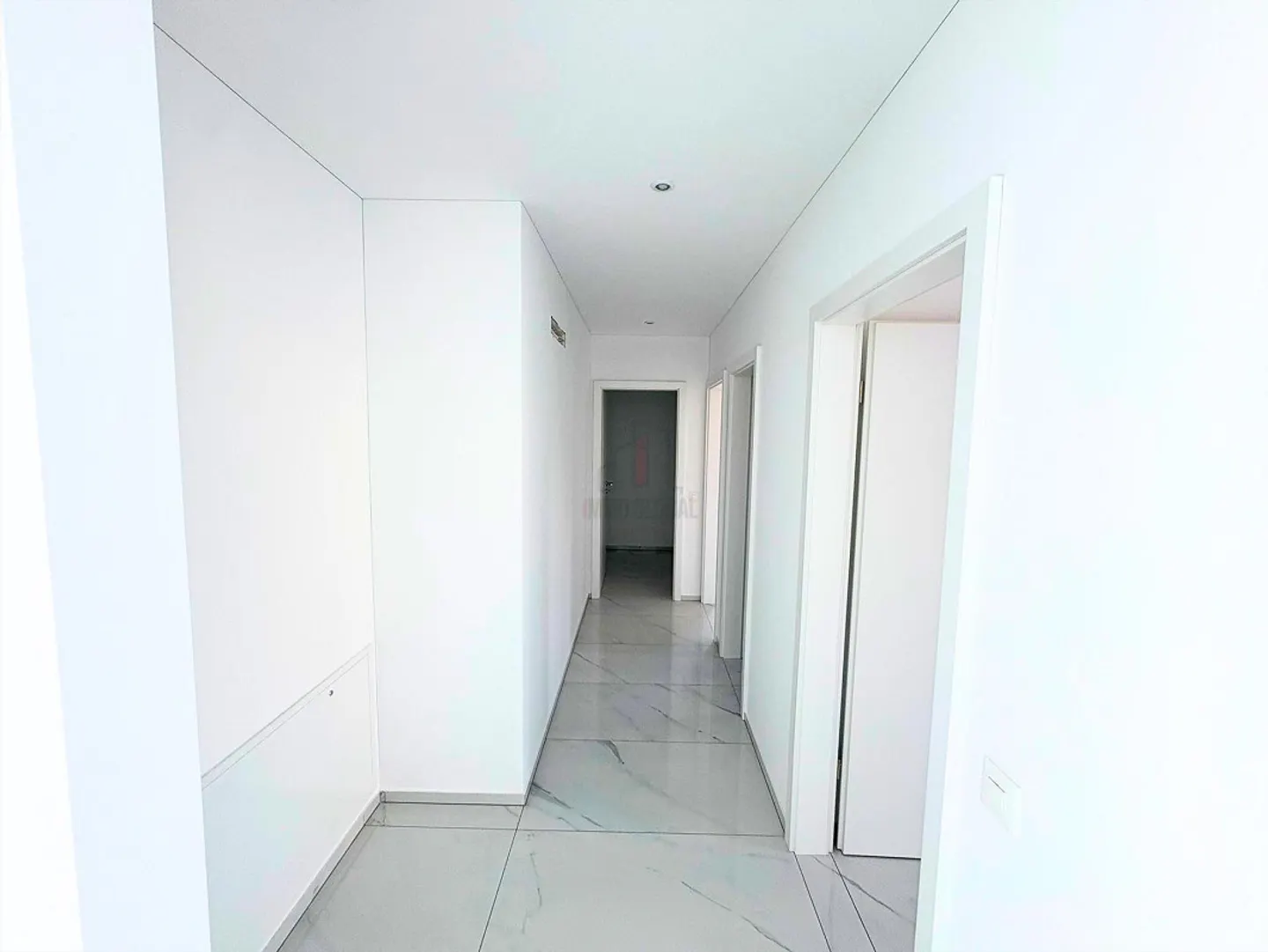 Appartamento moderno con terrazza - Foto 5 di 11