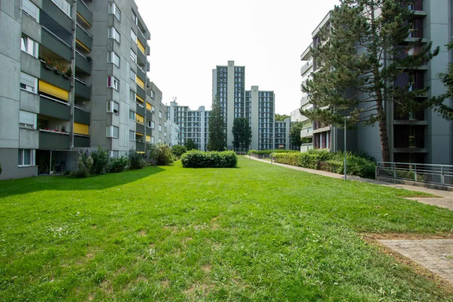 Attractive 3.5-room apartment with parking space - Photo 1 of 15