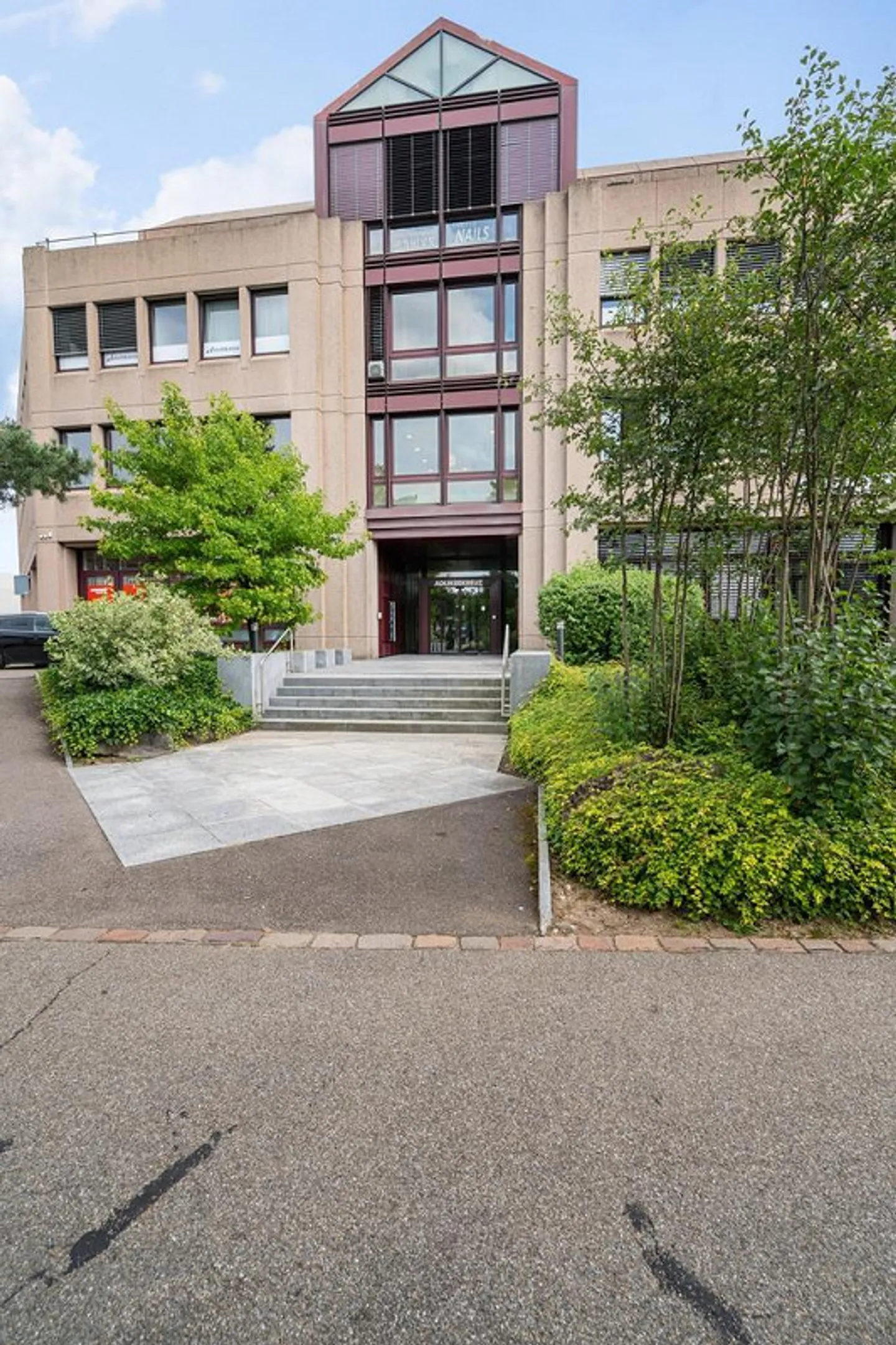 Bureaux attrayants et aménagés dans un emplacement de choix - Photo 1 sur 10