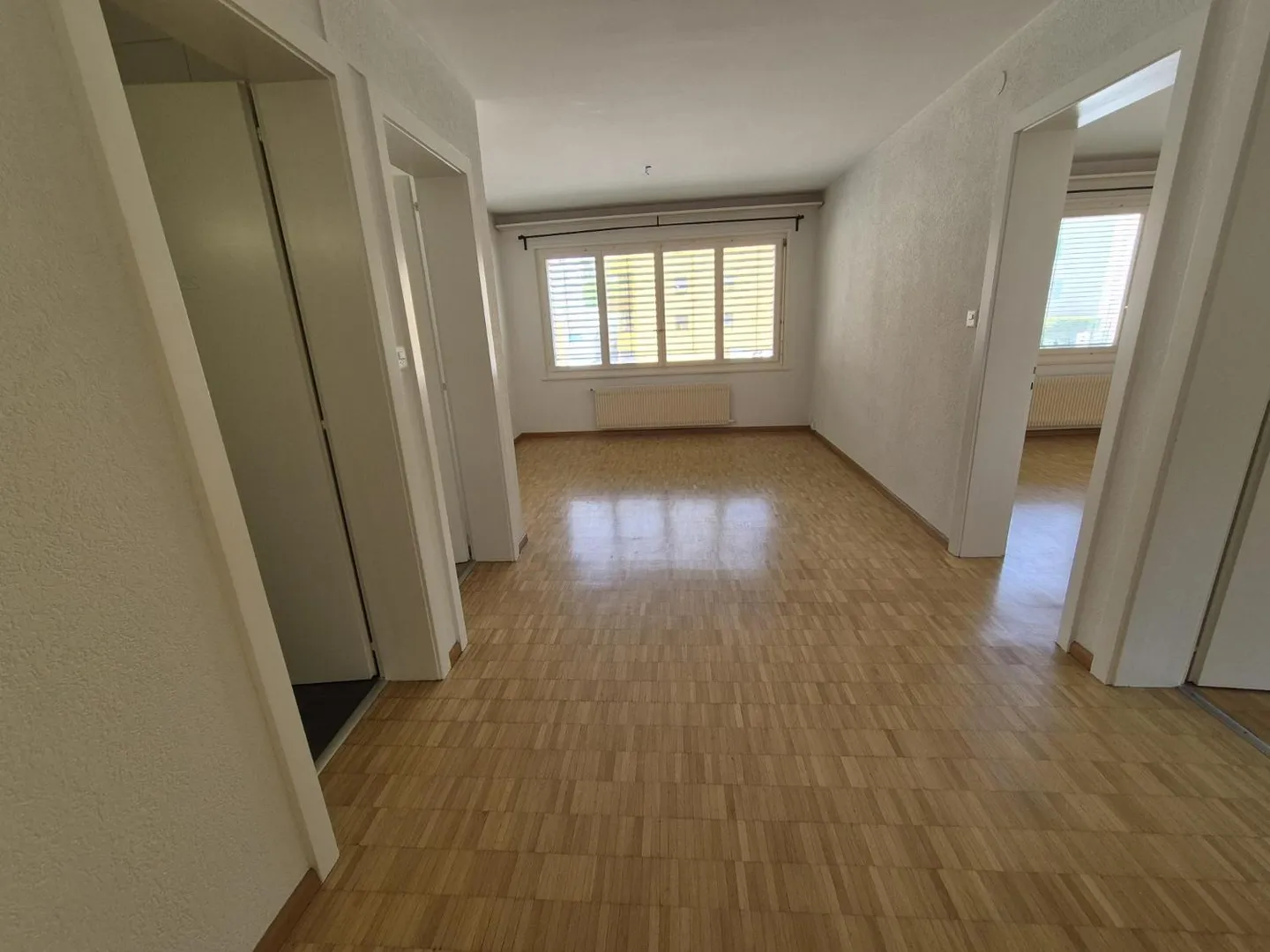 3.5 Room Apartment - Photo 3 of 8