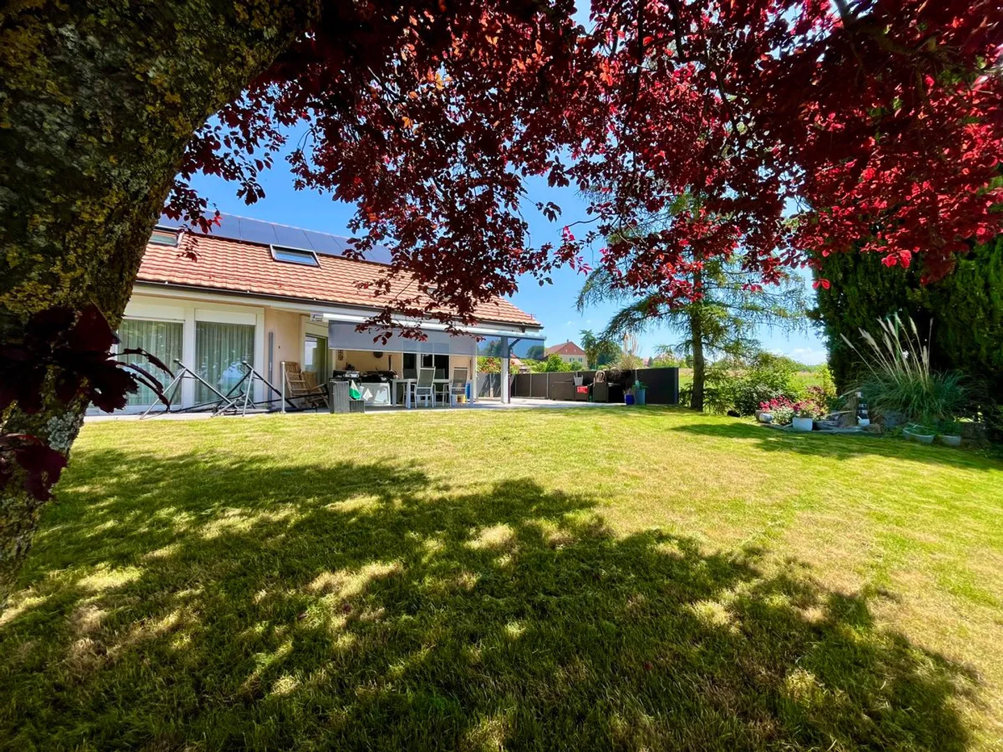 Villa exceptionnelle avec jardin - Photo 2 sur 13