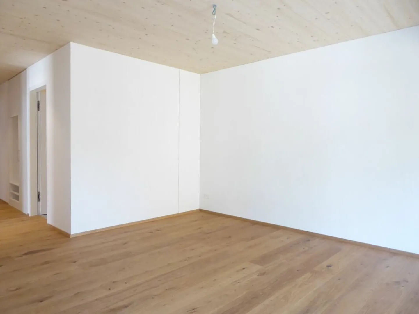 Appartement de 2.5 pièces comme neuf dans un endroit ensoleillé - Photo 3 sur 12