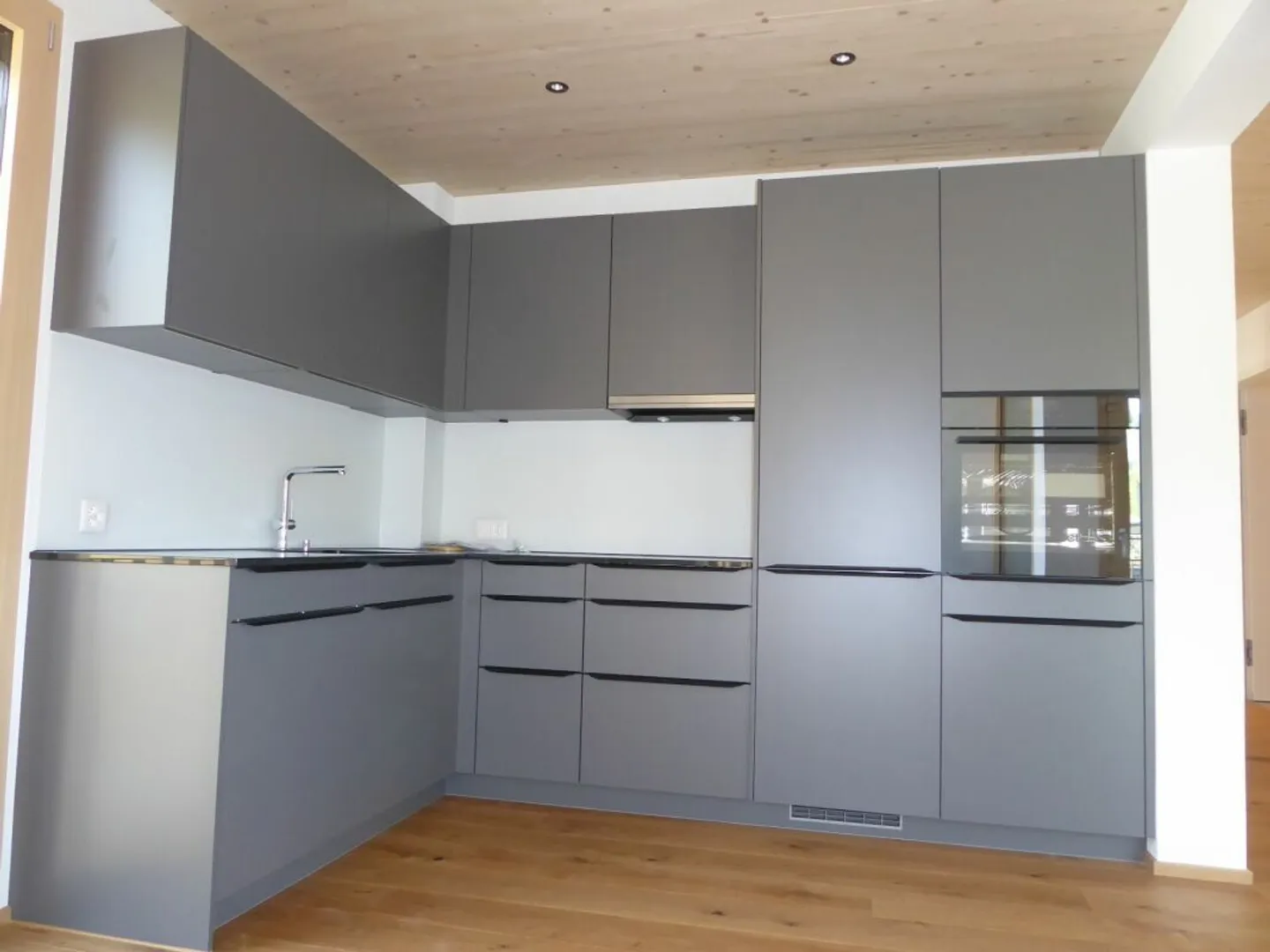 Appartement de 2.5 pièces comme neuf dans un endroit ensoleillé - Photo 5 sur 12