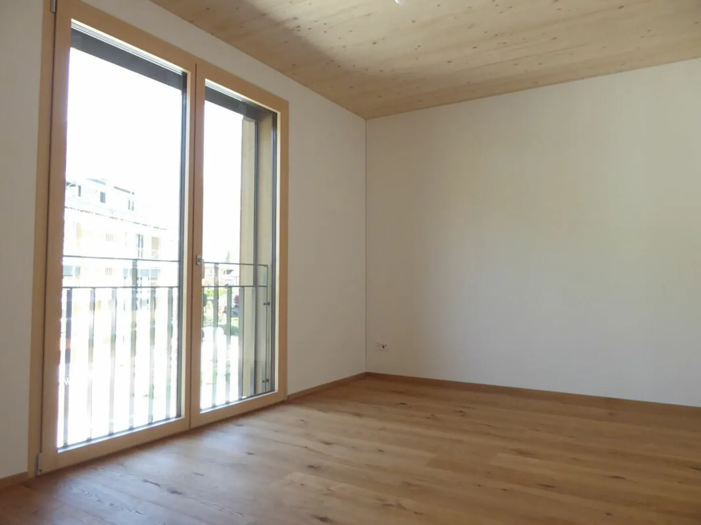Appartement de 2.5 pièces comme neuf dans un endroit ensoleillé - Photo 6 sur 12