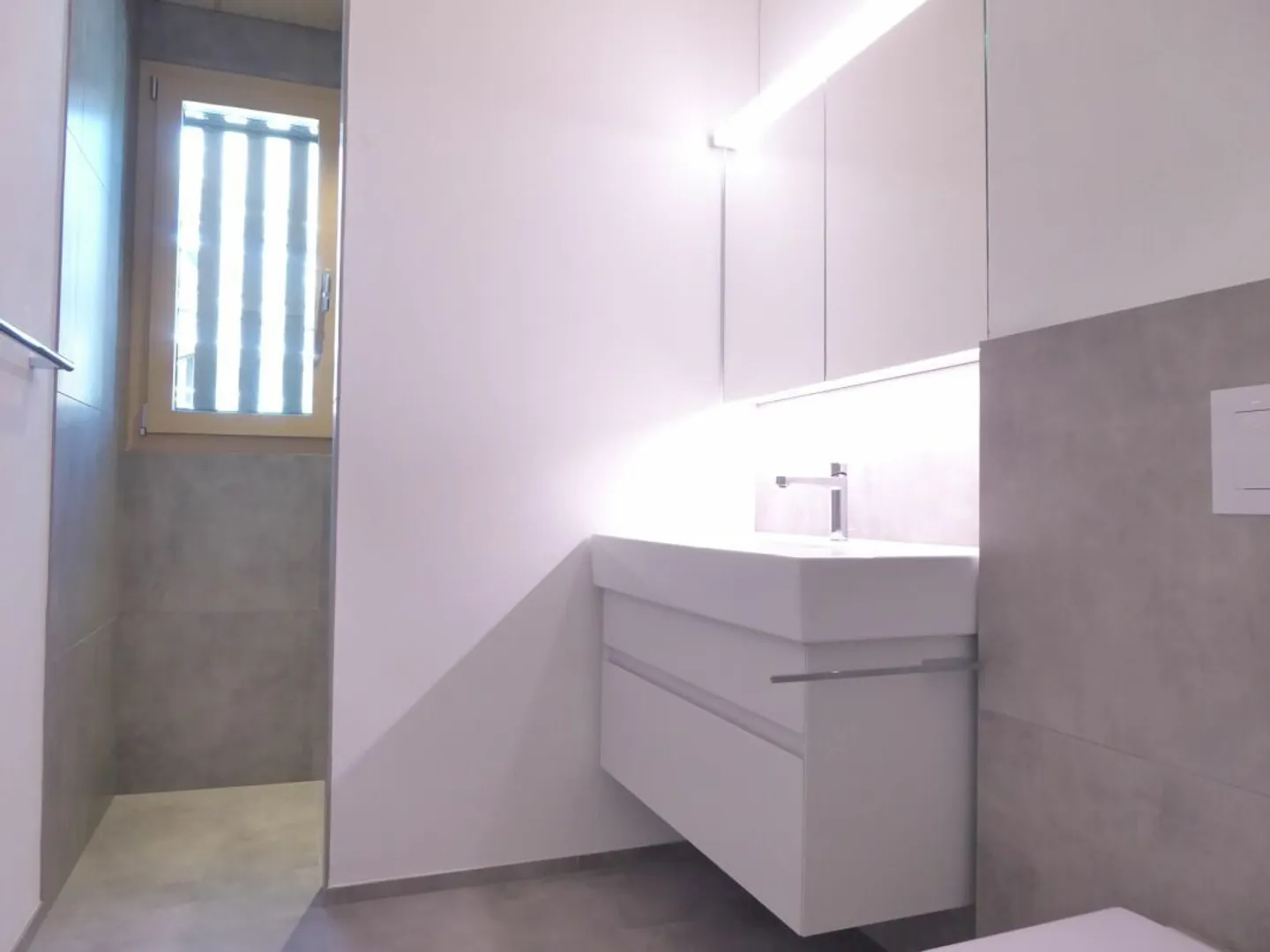 Appartement de 2.5 pièces comme neuf dans un endroit ensoleillé - Photo 7 sur 12