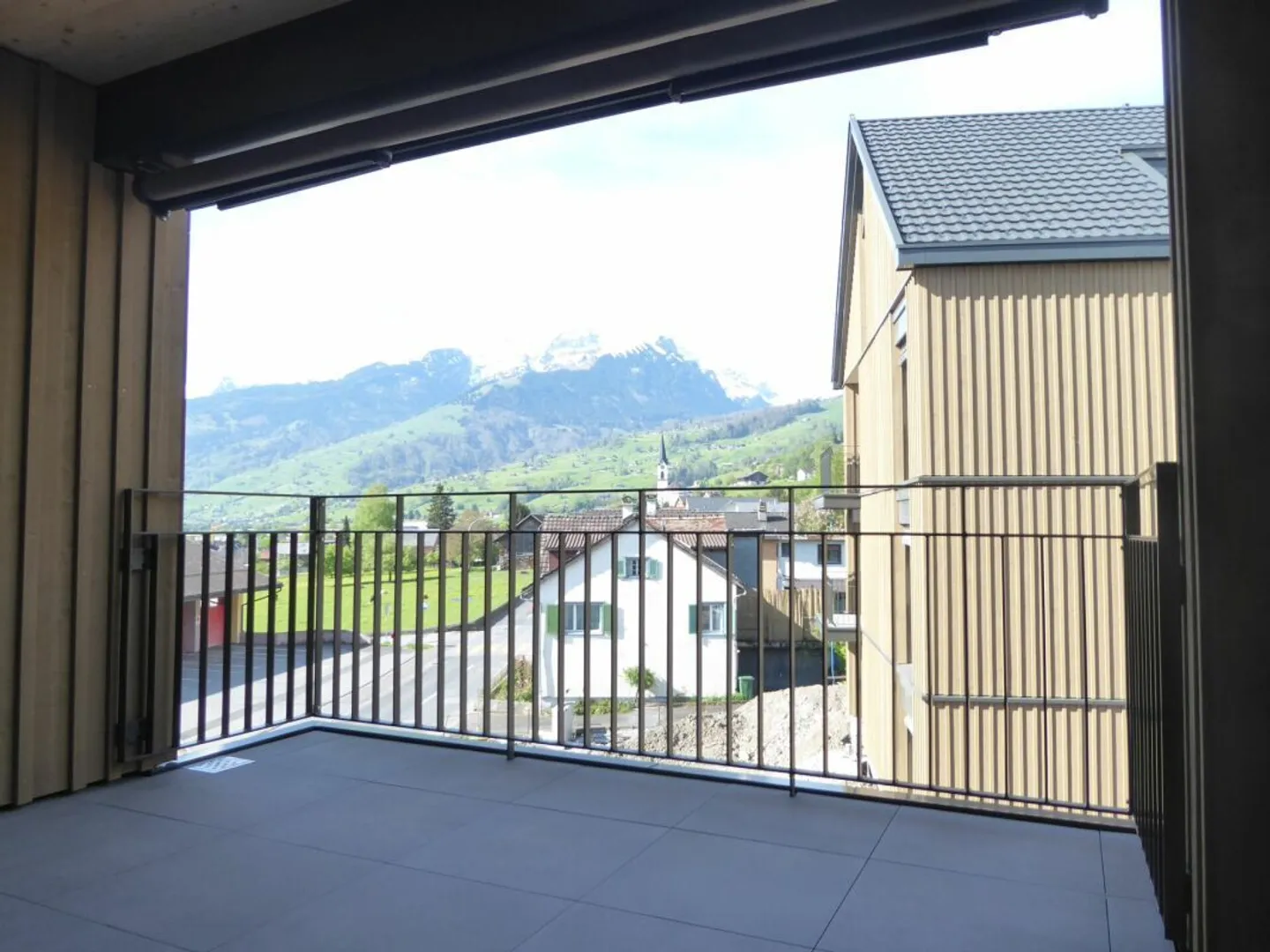 Appartement de 2.5 pièces comme neuf dans un endroit ensoleillé - Photo 9 sur 12