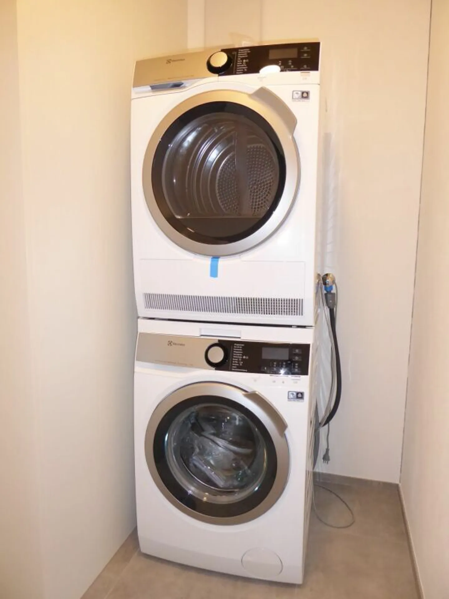 Appartement de 2.5 pièces comme neuf dans un endroit ensoleillé - Photo 8 sur 12