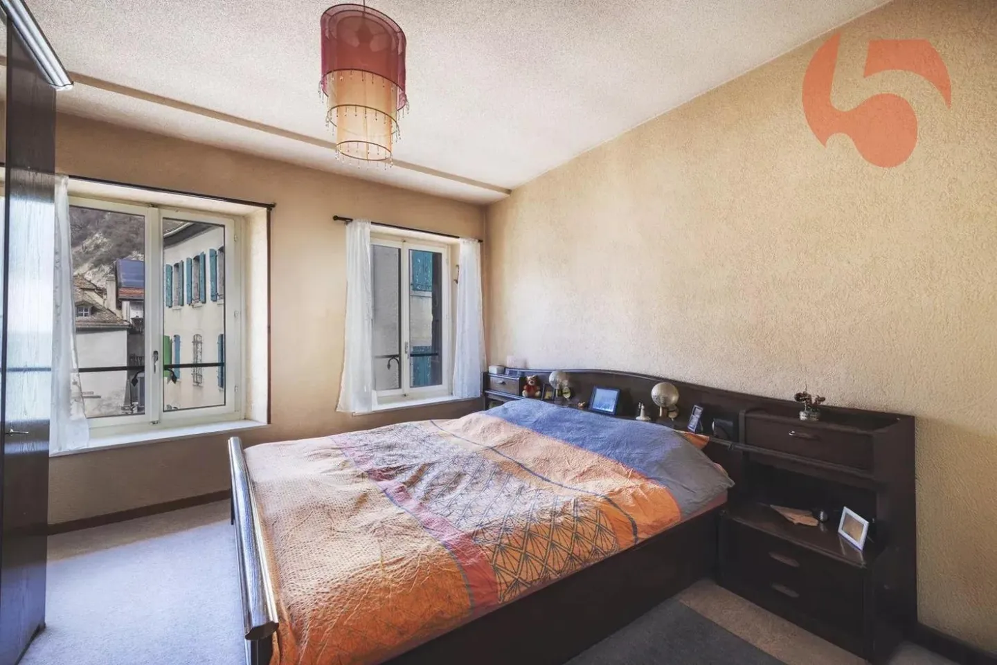 Profitable building with potential of 5.15% gross yield in the heart of Ollon - Photo 2 of 13