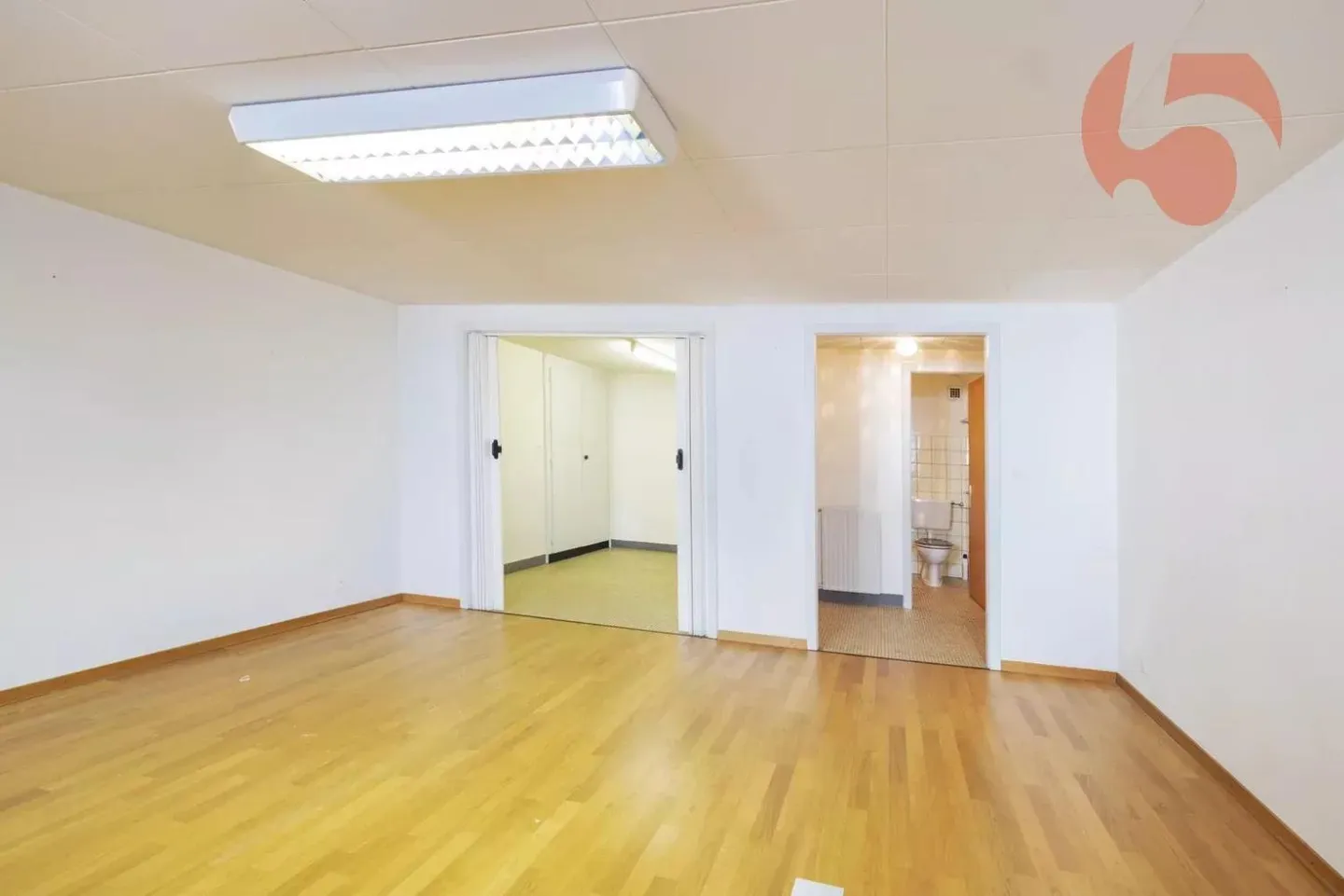 Profitable building with potential of 5.15% gross yield in the heart of Ollon - Photo 7 of 13