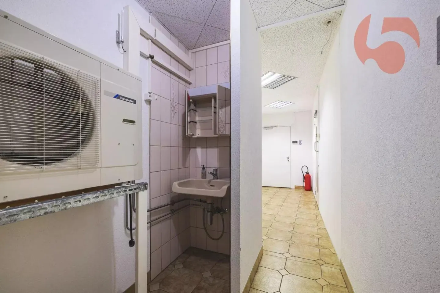 Profitable building with potential of 5.15% gross yield in the heart of Ollon - Photo 10 of 13