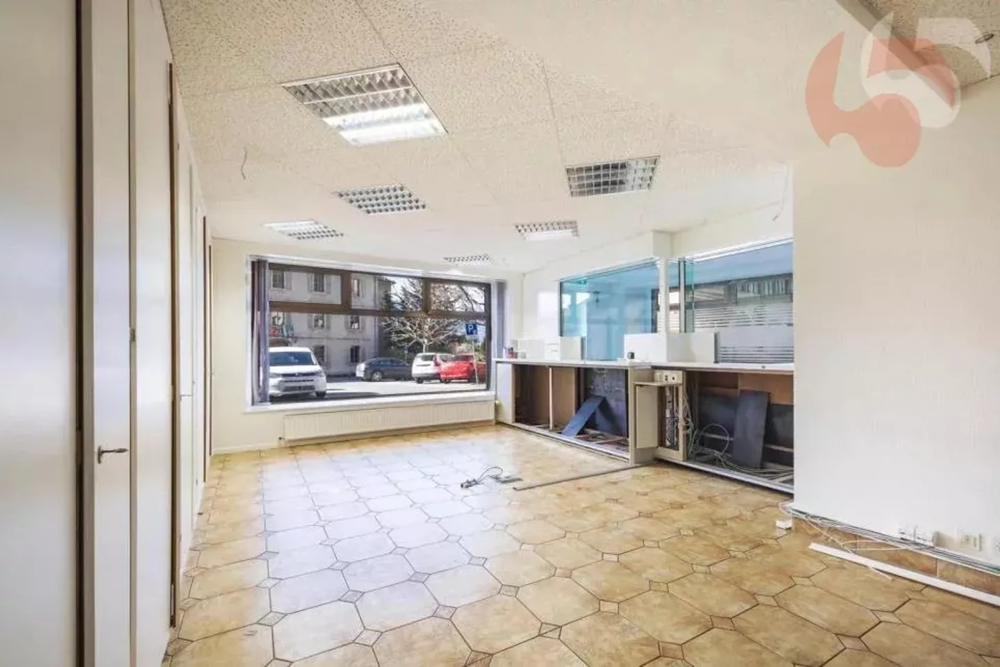 Profitable building with potential of 5.15% gross yield in the heart of Ollon - Photo 9 of 13