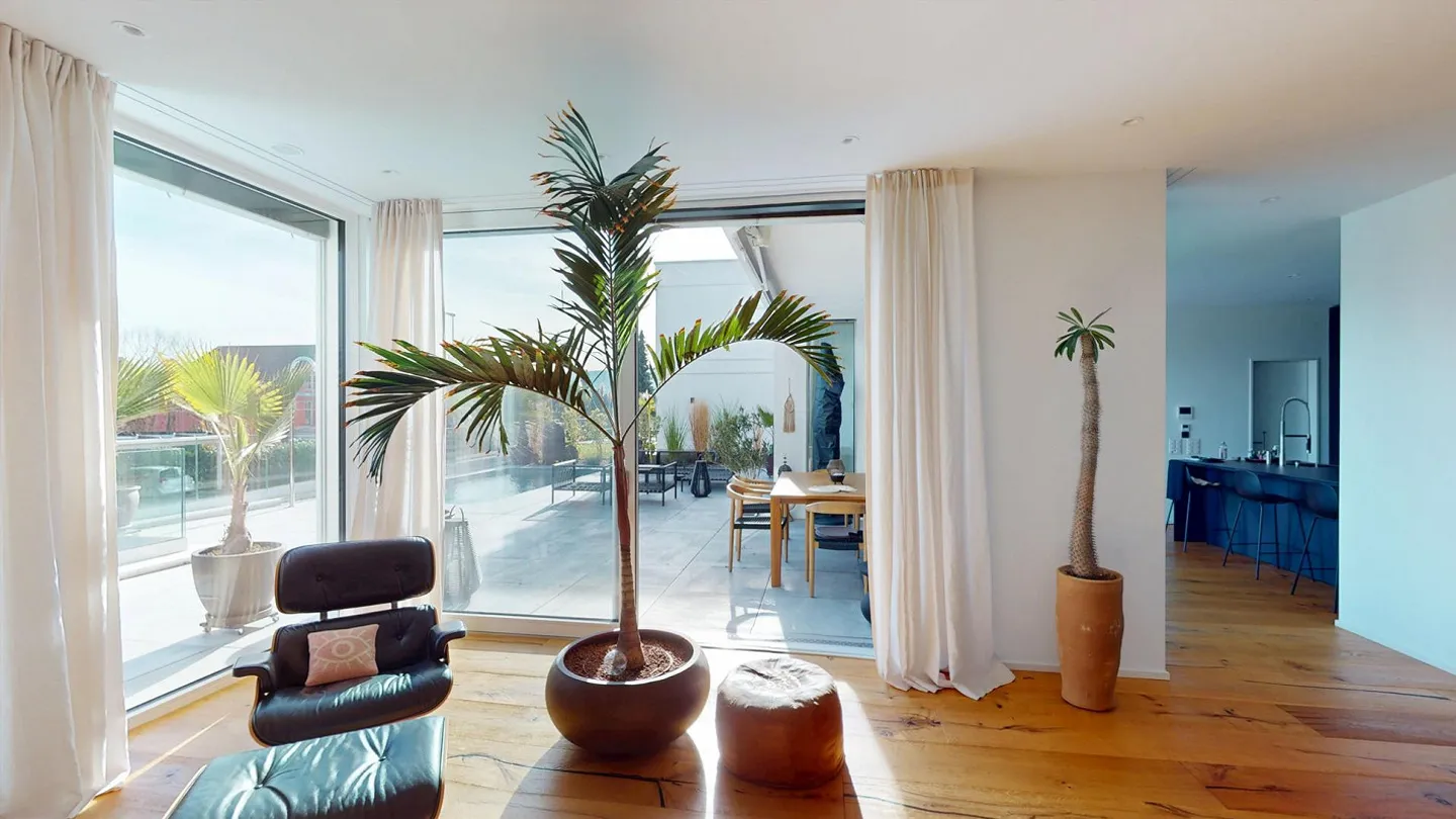 Oberwil Posizione Privilegiata: Villa moderna e luminosa con 6 stanze, piscina, giardino e appartamento separato - Foto 4 di 14