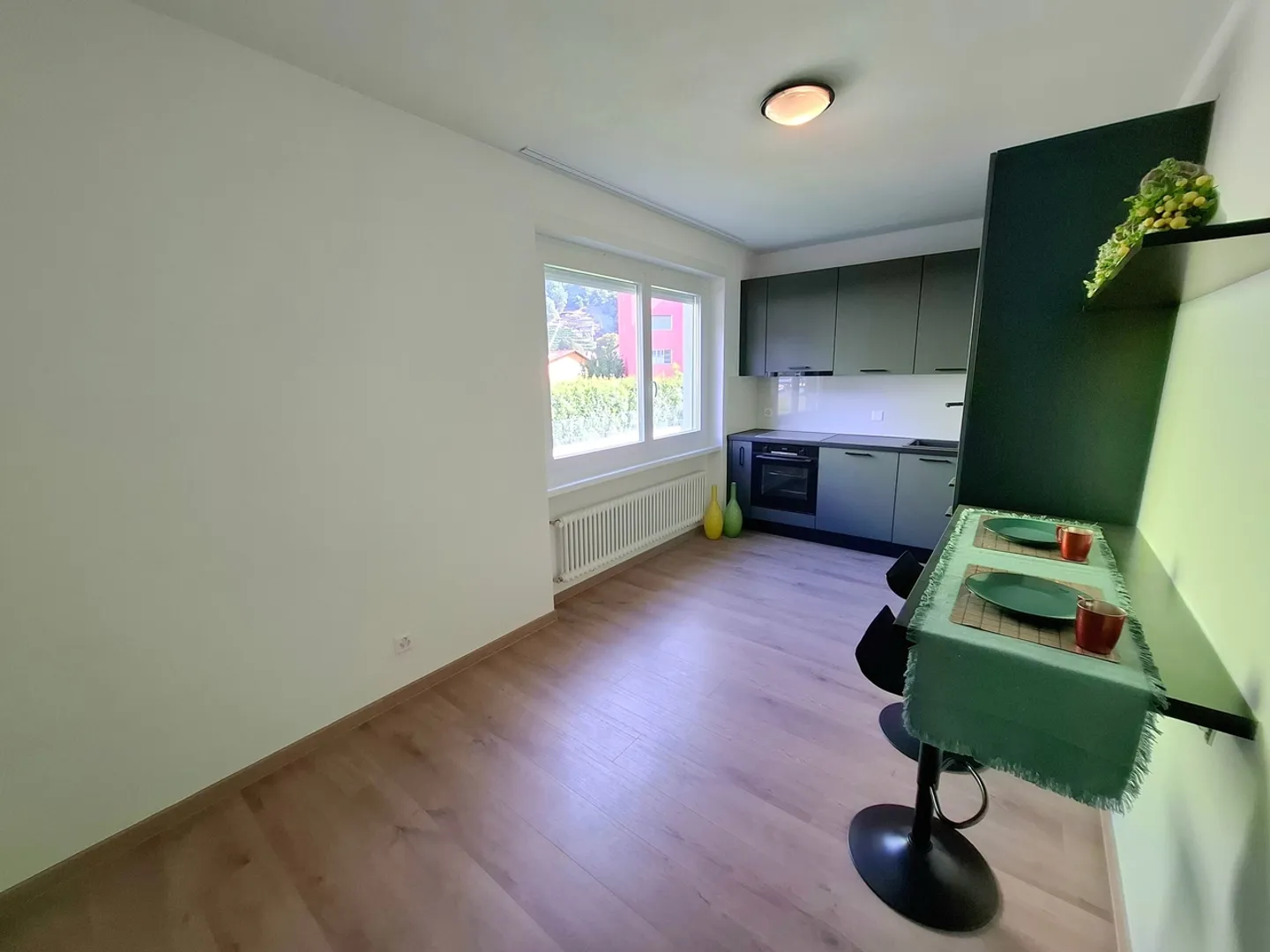 Helles und geräumiges Apartment mit 3,5 Zimmern in Castione, Kanton TI - Foto 6 von 13