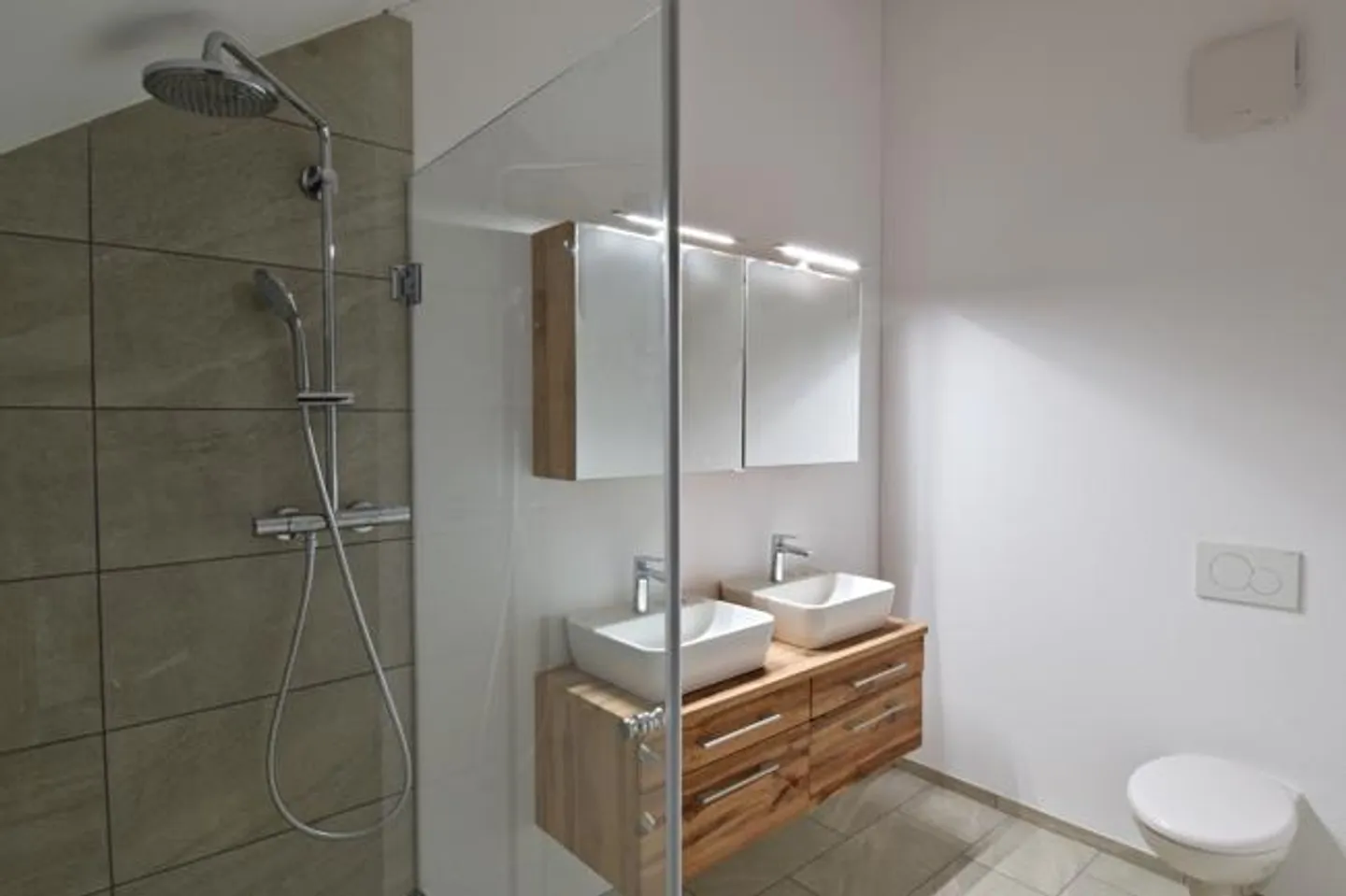 Neu, vollvermietet und zentrale Lage - Foto 12 von 14