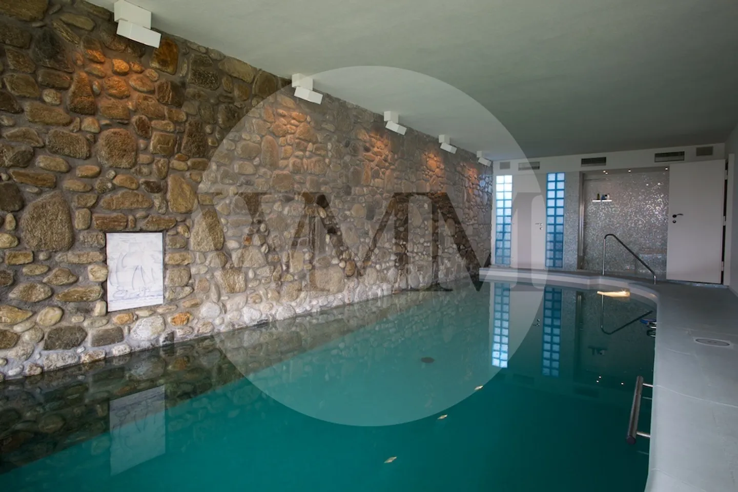 Faszinierende Villa mit Innenpool - Foto 11 von 11