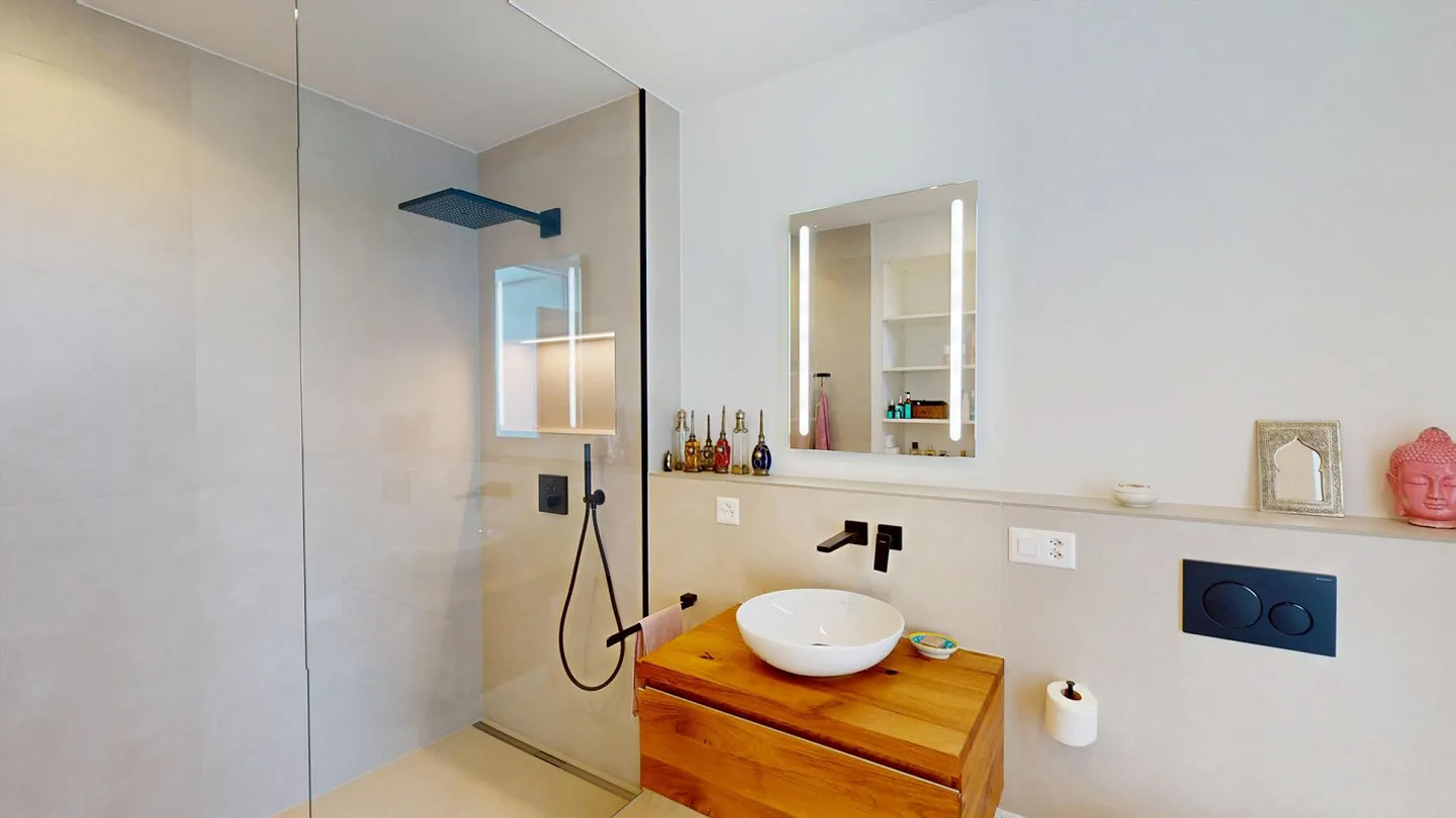 Oberwil Posizione Privilegiata: Villa moderna e luminosa con 6 stanze, piscina, giardino e appartamento separato - Foto 14 di 14