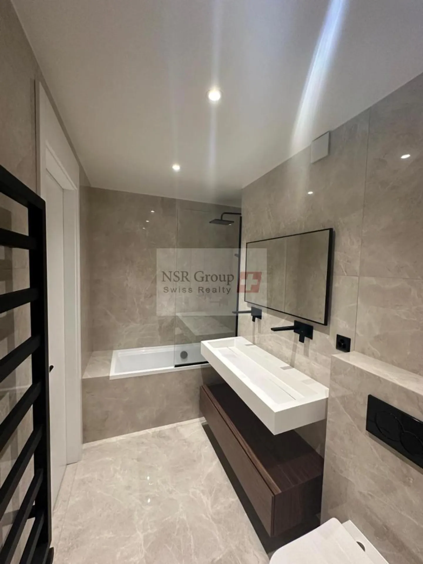 High-end apartment fully renovated in Champel - Photo 5 of 5