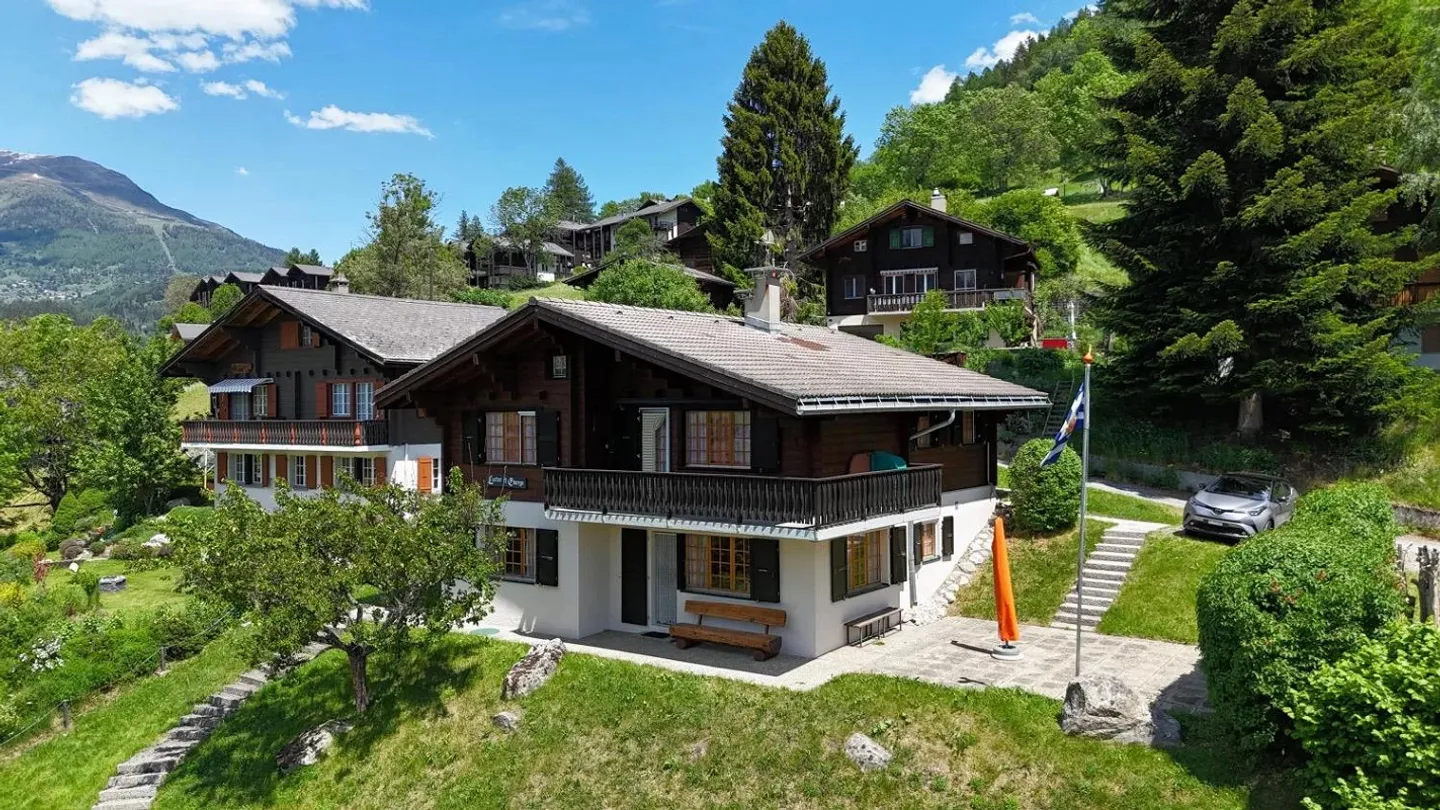 Exclusive chalet in sunny location with a view in Ernen - Photo 1 of 18
