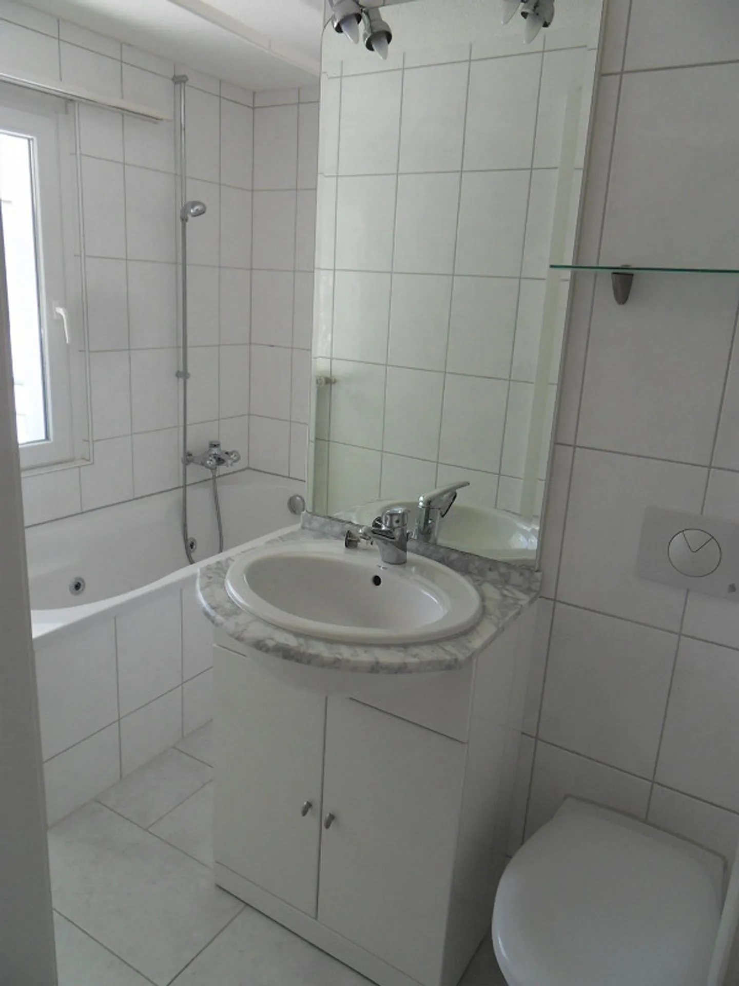 Cozy 2-room attic apartment in Oberkulm - Photo 2 of 5