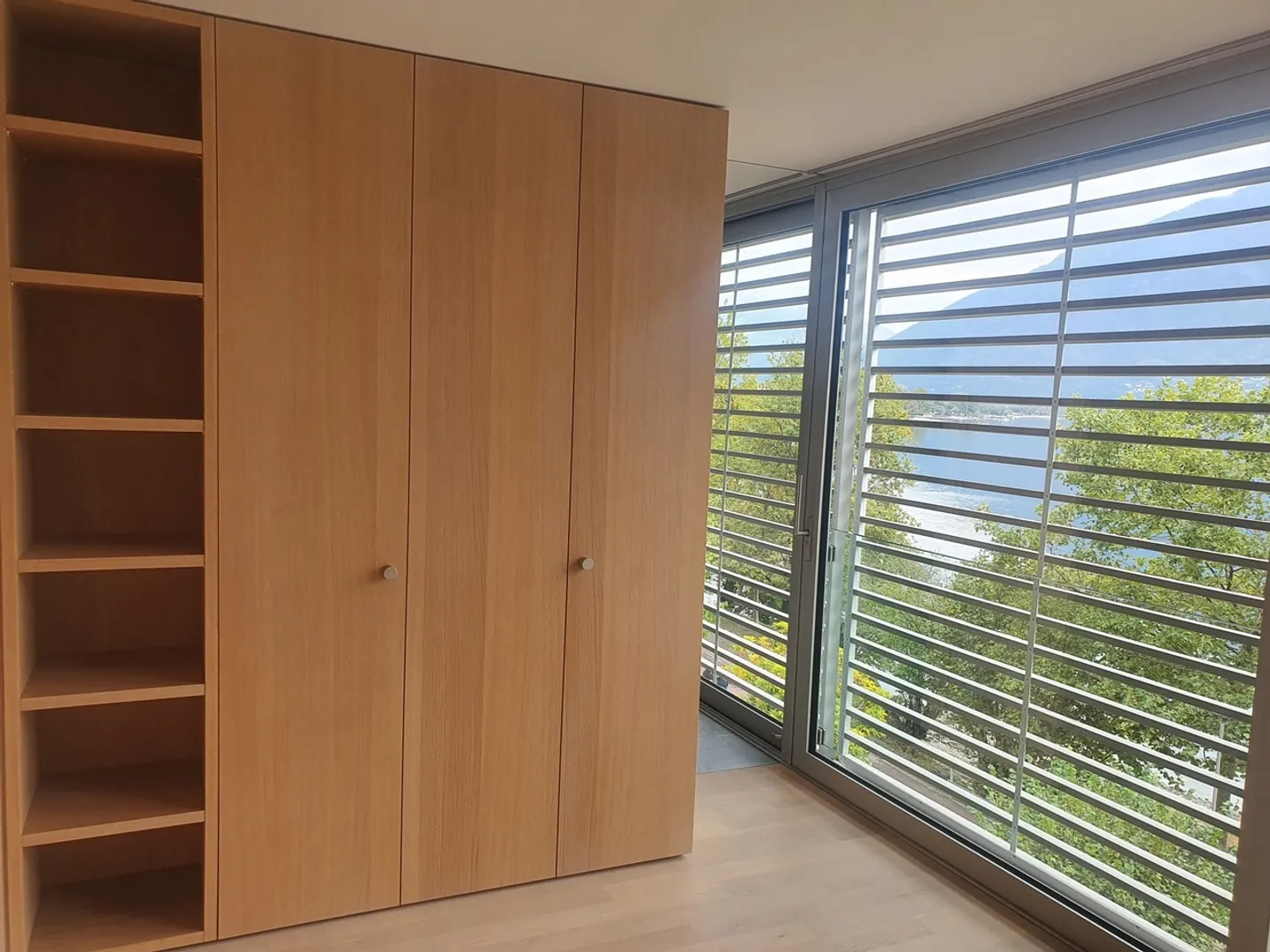 New 2.5-room apartment for rent with lake view - Photo 5 of 13