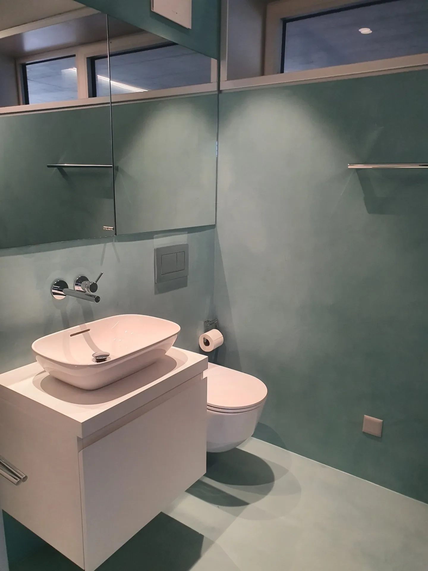 New 2.5-room apartment for rent with lake view - Photo 7 of 13