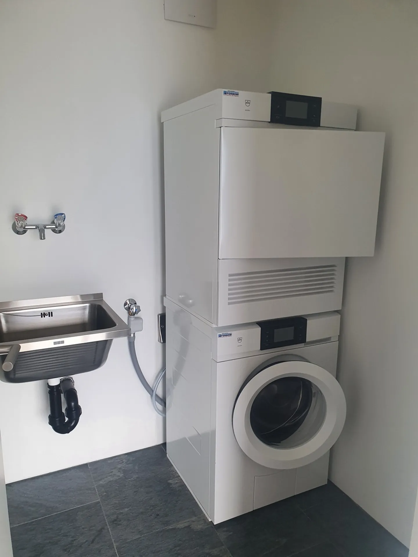 New 2.5-room apartment for rent with lake view - Photo 11 of 13