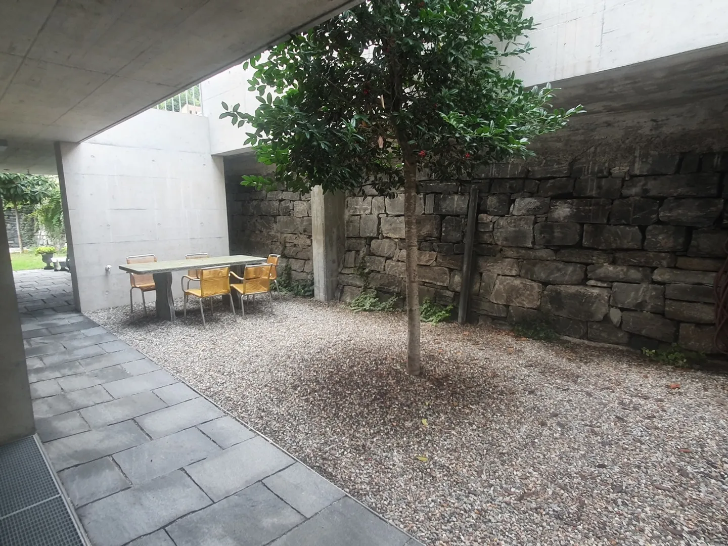 New 2.5-room apartment for rent with lake view - Photo 12 of 13