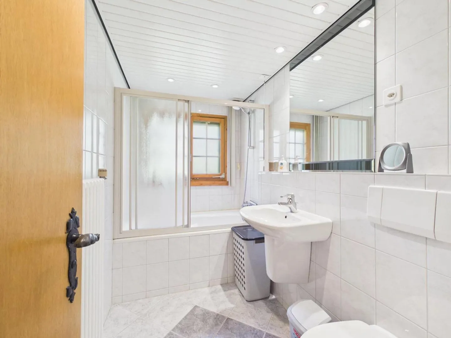Exclusive chalet in sunny location with a view in Ernen - Photo 6 of 18