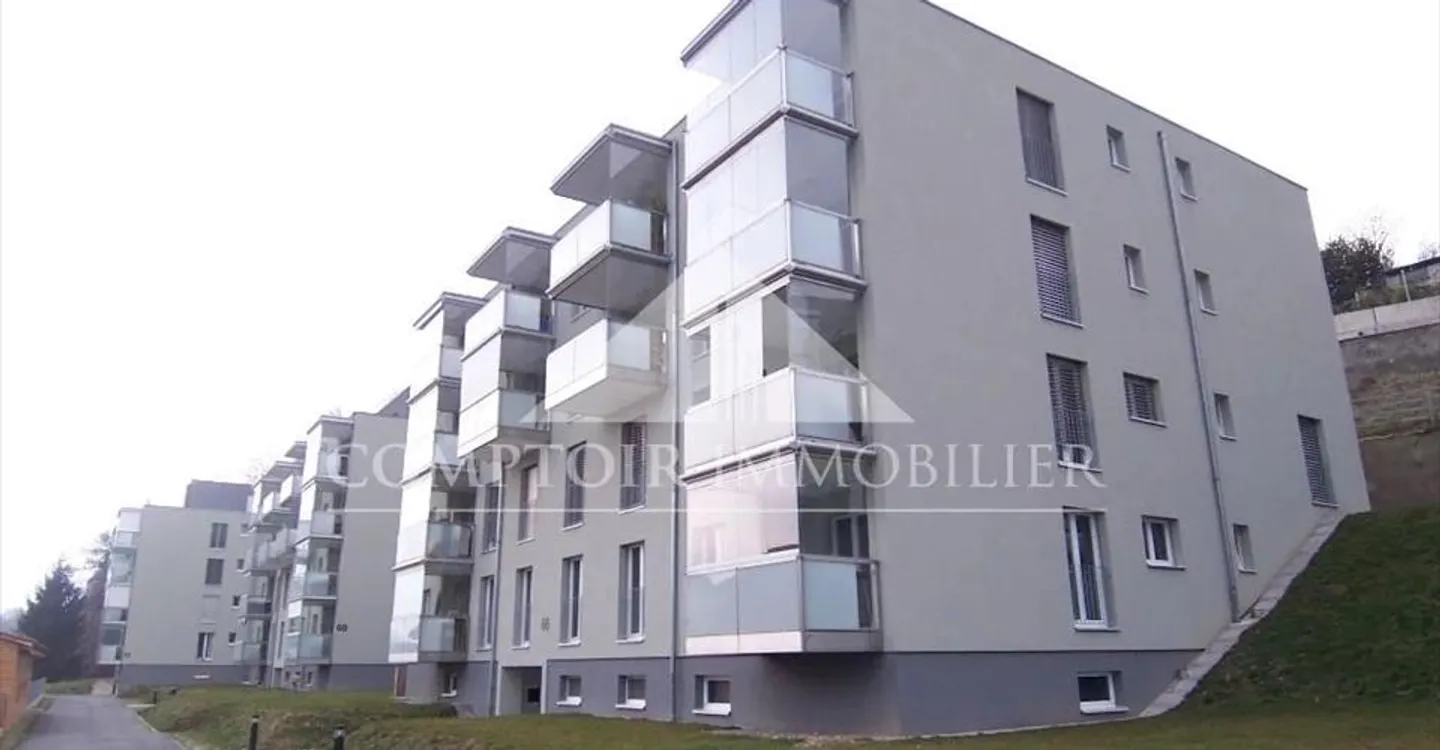 Mixed-use building for rent - Photo 1 of 1