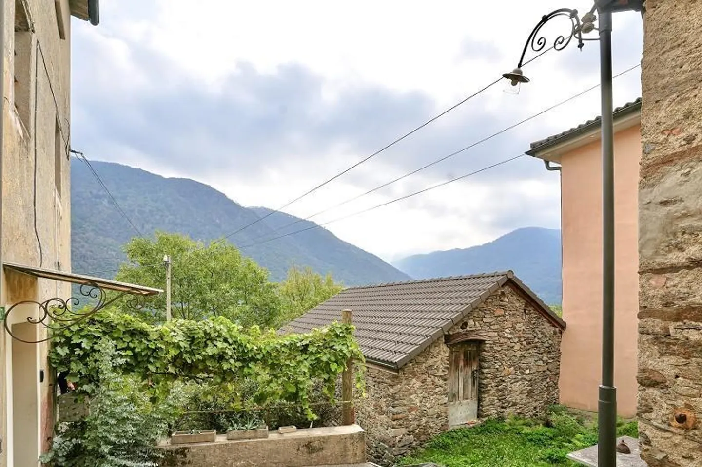 3 1/2-Zimmer-Dorfhaus mit Terrasse   |    casa di 3 1/2 locali nel ... - Photo 2 sur 15