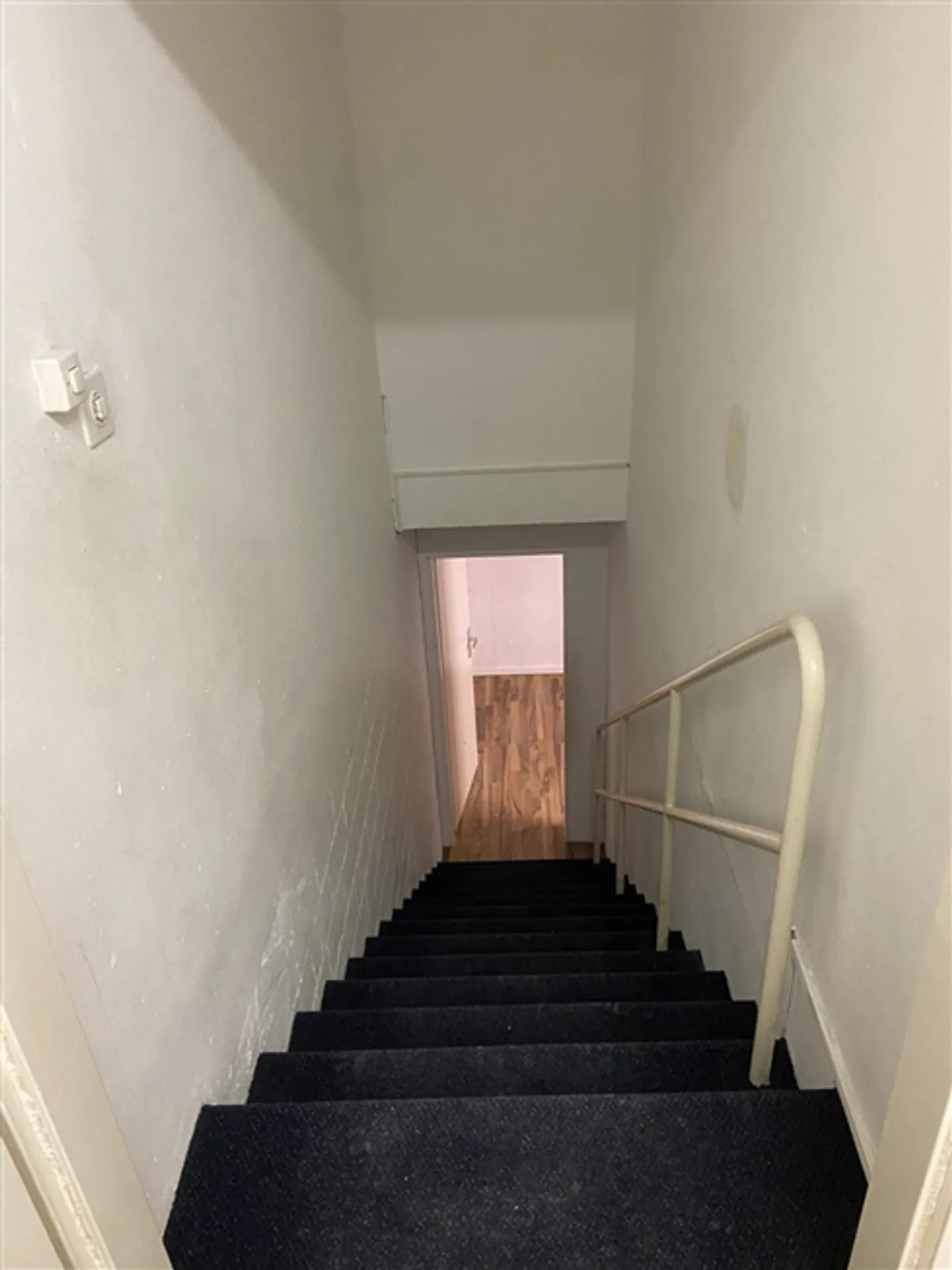 Commercial property for office/practice/studio spaces on the ground floor/basement - Photo 8 of 11