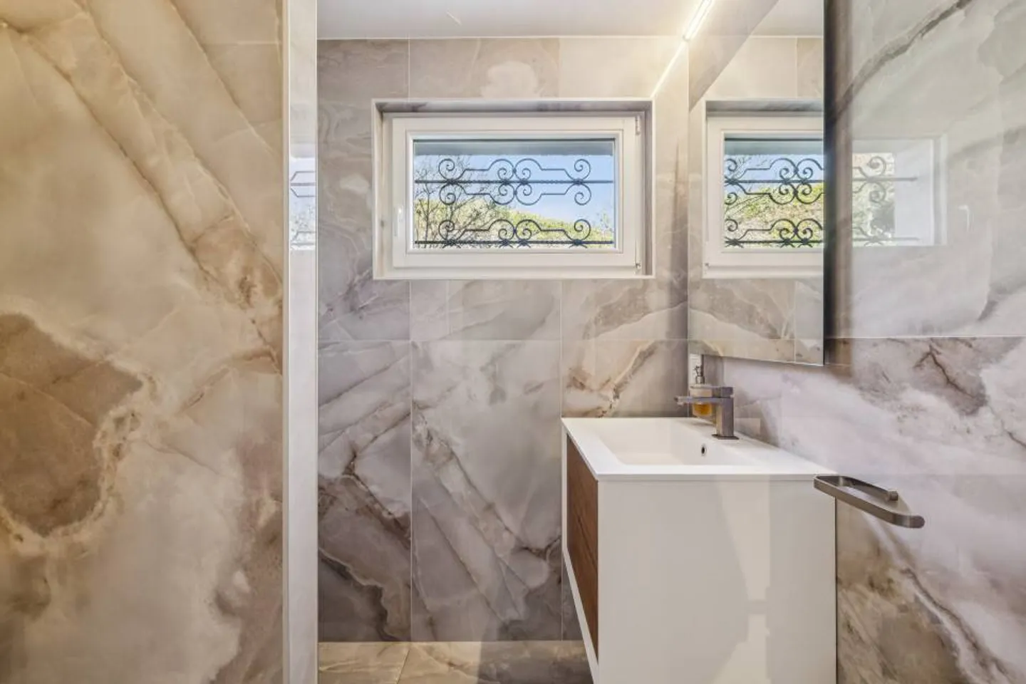 5.5 Room House - Photo 12 of 13