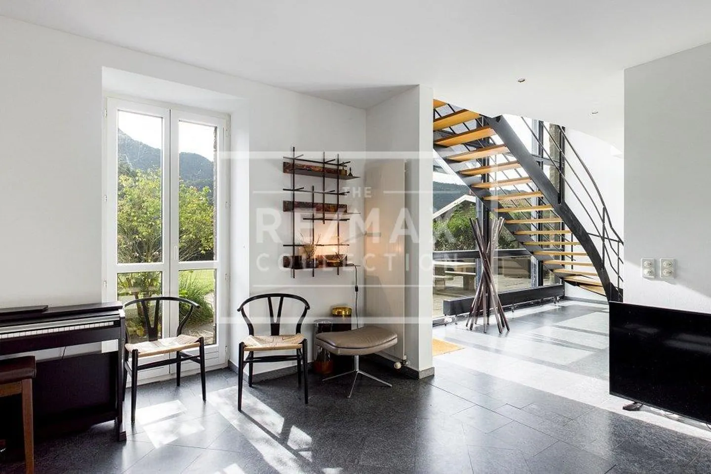 Oasis full of charm, nature and tranquility! In the heart of Collina D'Oro! - Photo 10 of 13