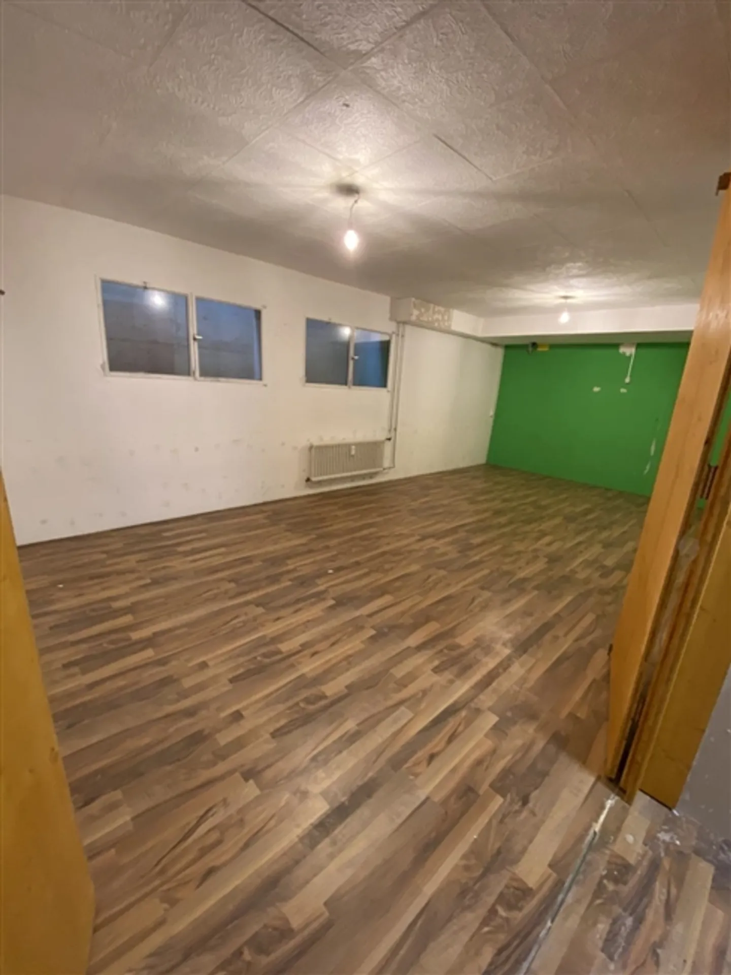 Commercial property for office/practice/studio spaces on the ground floor/basement - Photo 10 of 11