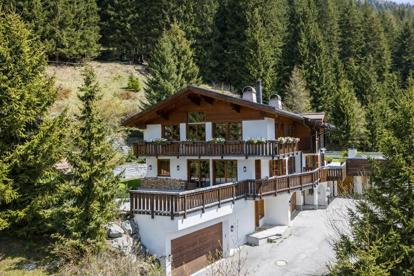 Stilvolles Chalet mit beeindruckendem Blick - Foto 1 von 13
