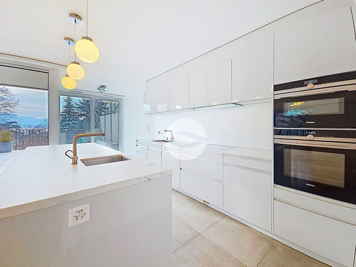 Splendida sistemazione di alta classe con ampia terrazza, a pochi passi dal lago - Foto 1 di 11