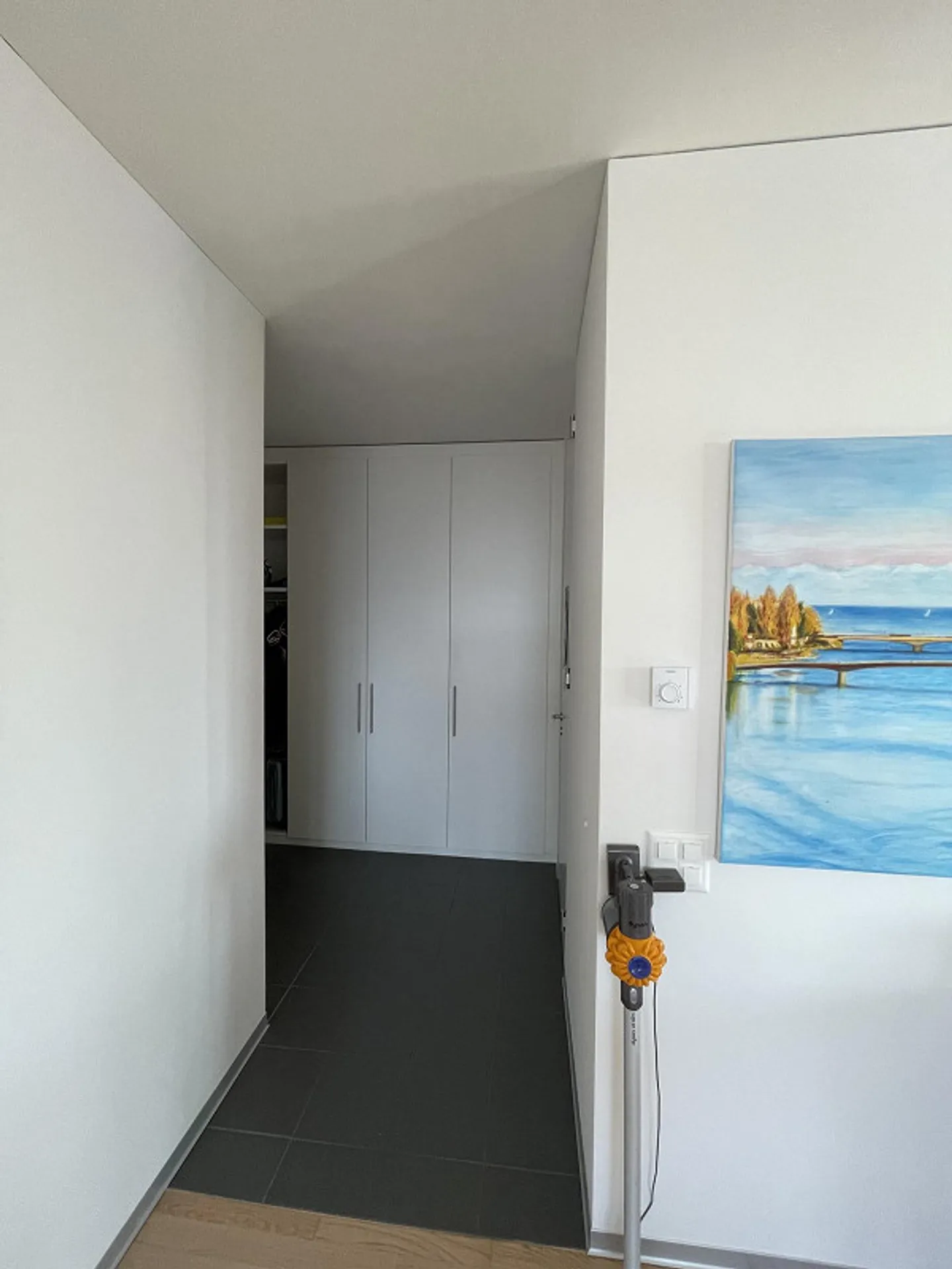 Moderno appartamento di 2,5 stanze con vista al 13° piano presso la stazione di Altstetten - Foto 7 di 17