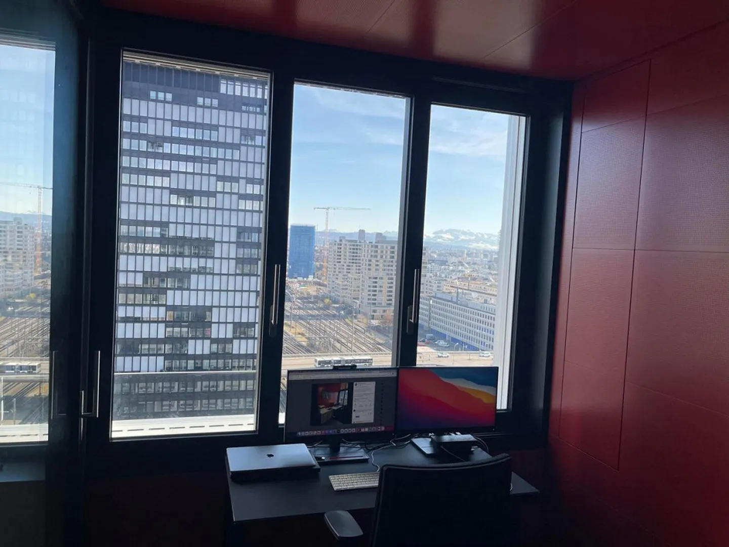 Moderno appartamento di 2,5 stanze con vista al 13° piano presso la stazione di Altstetten - Foto 11 di 17