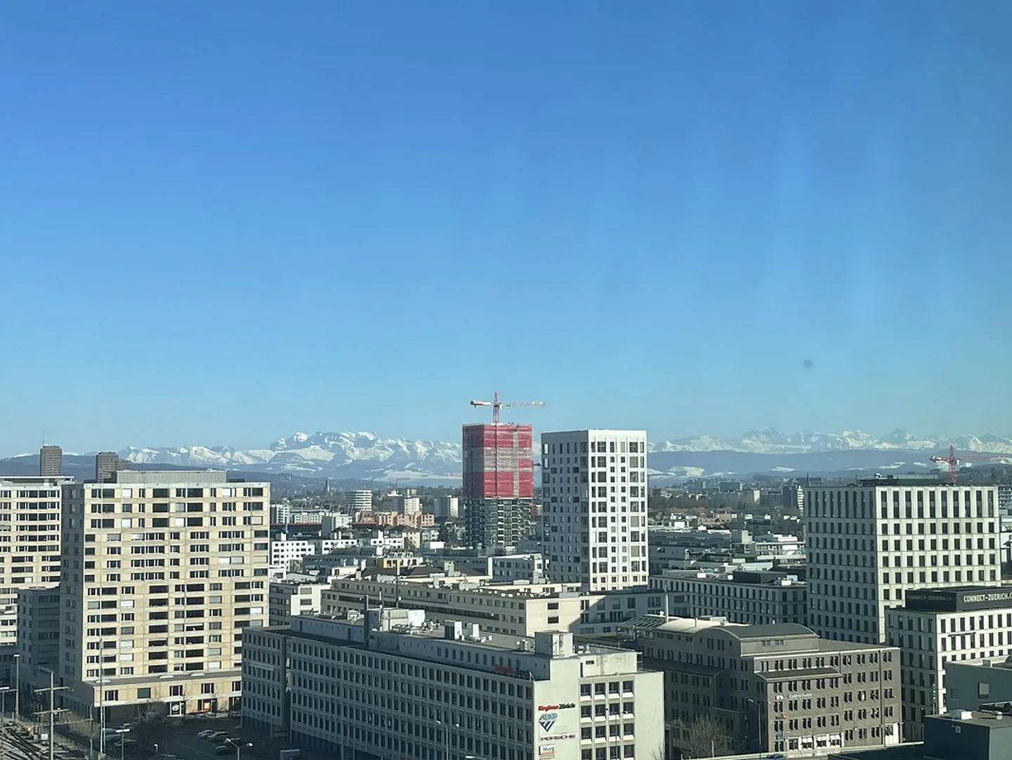 Moderno appartamento di 2,5 stanze con vista al 13° piano presso la stazione di Altstetten - Foto 13 di 17