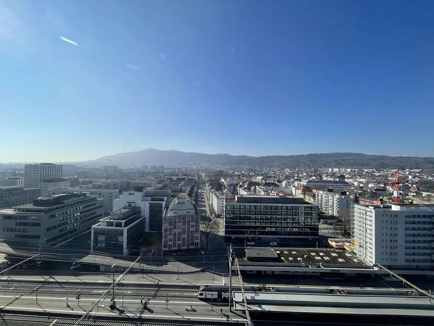Moderno appartamento di 2,5 stanze con vista al 13° piano presso la stazione di Altstetten - Foto 14 di 17
