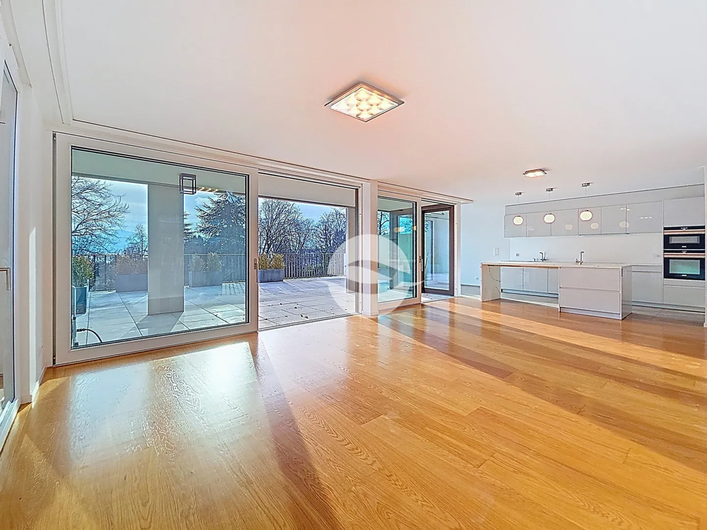 Splendida sistemazione di alta classe con ampia terrazza, a pochi passi dal lago - Foto 3 di 11