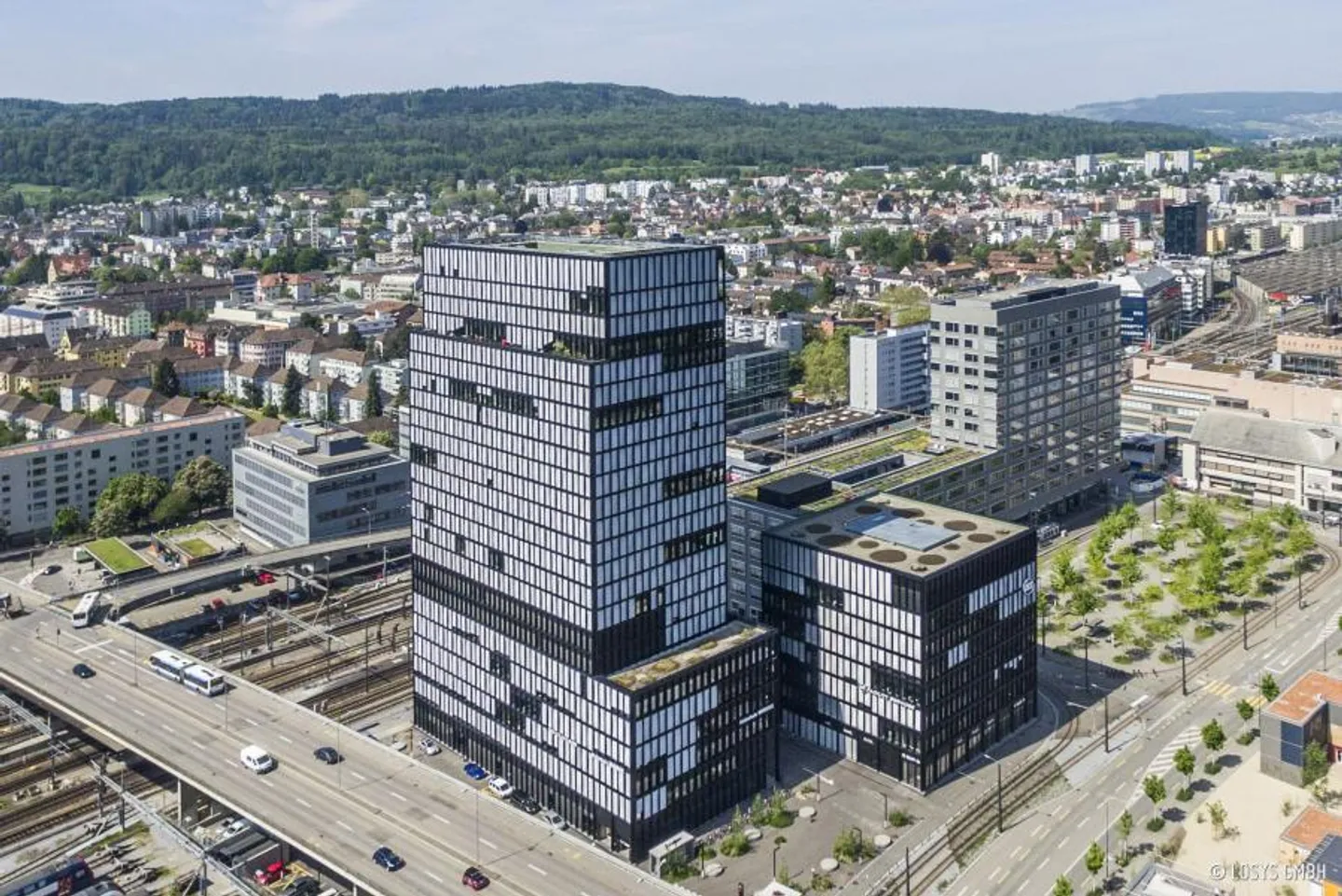 Moderno appartamento di 2,5 stanze con vista al 13° piano presso la stazione di Altstetten - Foto 1 di 17