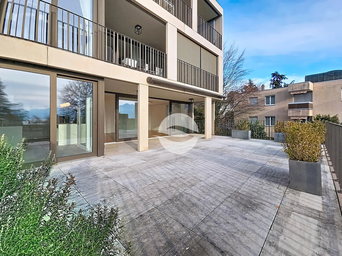 Splendida sistemazione di alta classe con ampia terrazza, a pochi passi dal lago - Foto 4 di 11