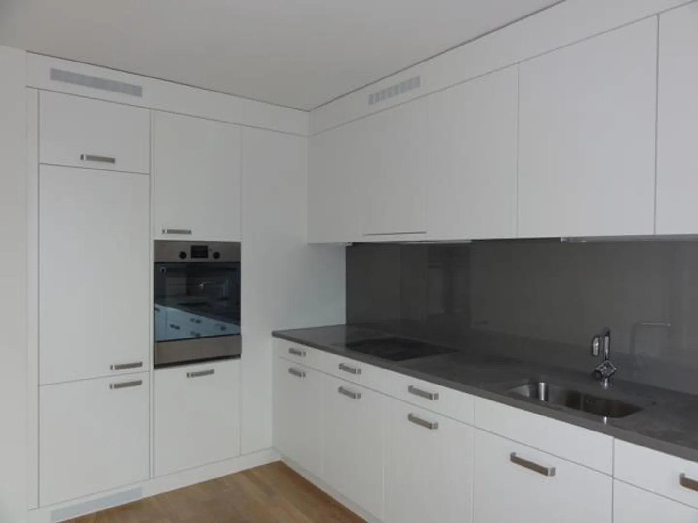High-Modern Standard Meets Taste - Photo 3 of 4