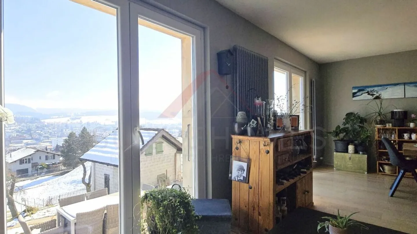Renoviertes, lichtdurchflutetes Haus in La Chaux-de-Fonds - 160 m², 6,5 Zimmer, unverbauter Blick & Solarenergie - Foto 7 von 10