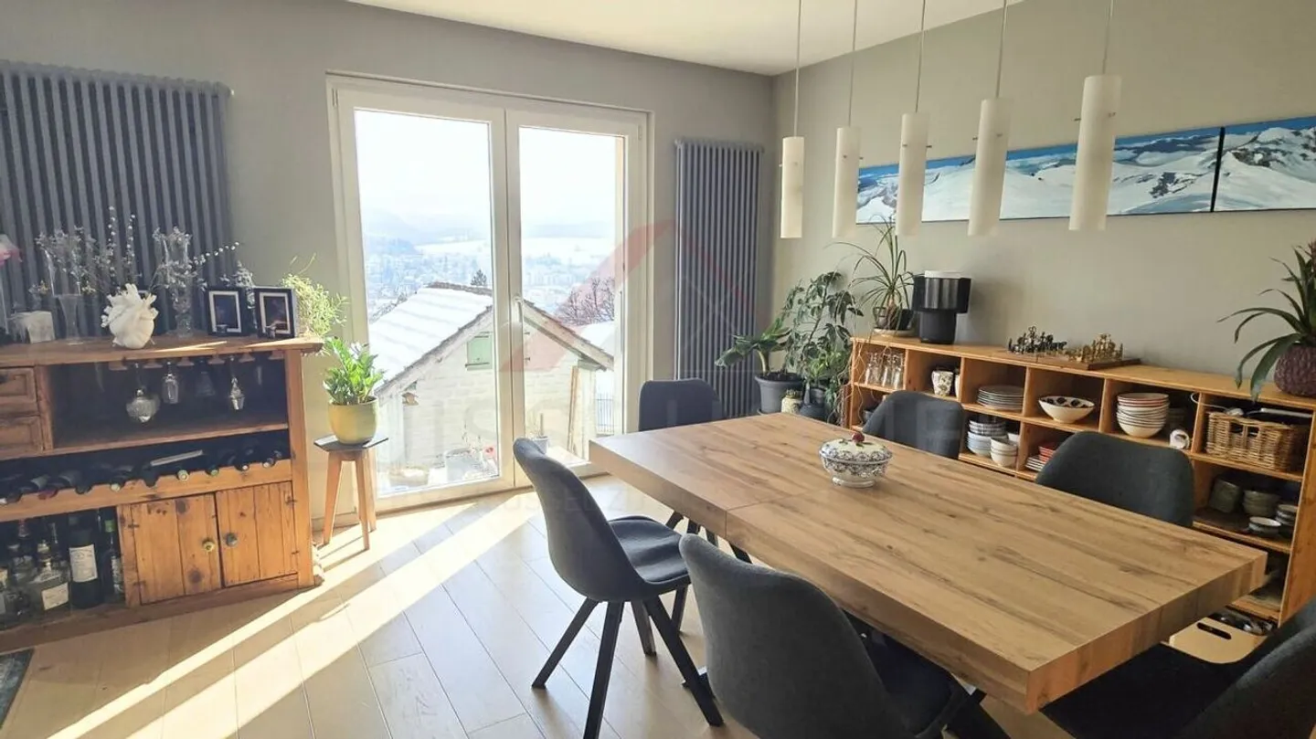 Renoviertes, lichtdurchflutetes Haus in La Chaux-de-Fonds - 160 m², 6,5 Zimmer, unverbauter Blick & Solarenergie - Foto 8 von 10