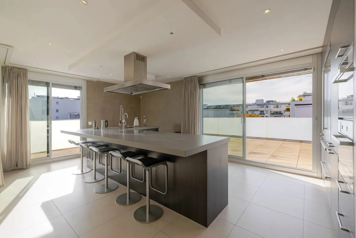 Exclusivity - Superb contemporary penthouse in the heart of Saint-Jean - Photo 3 of 10
